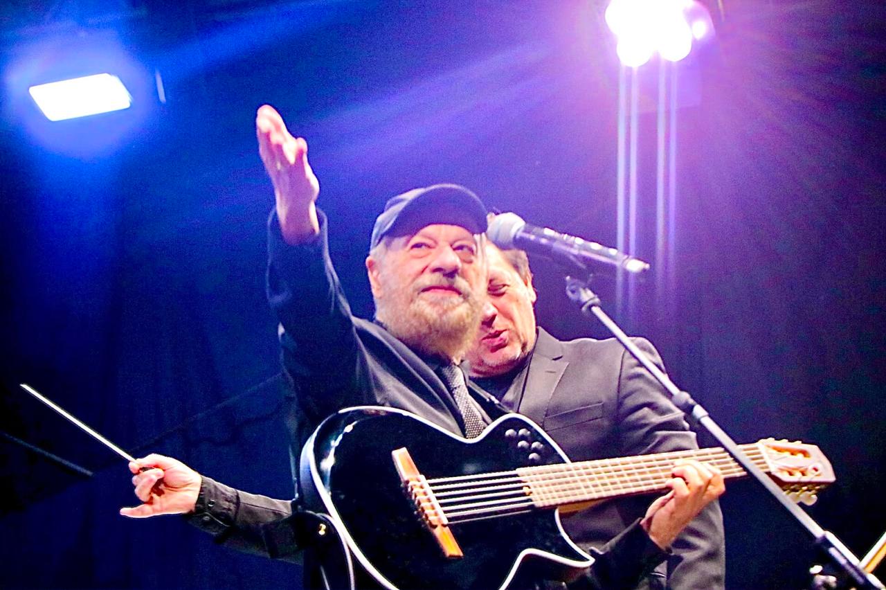 João Bosco subiu ao palco acompanhado pela Orquestra para interpretar sucessos de sua trajetória na música brasileira