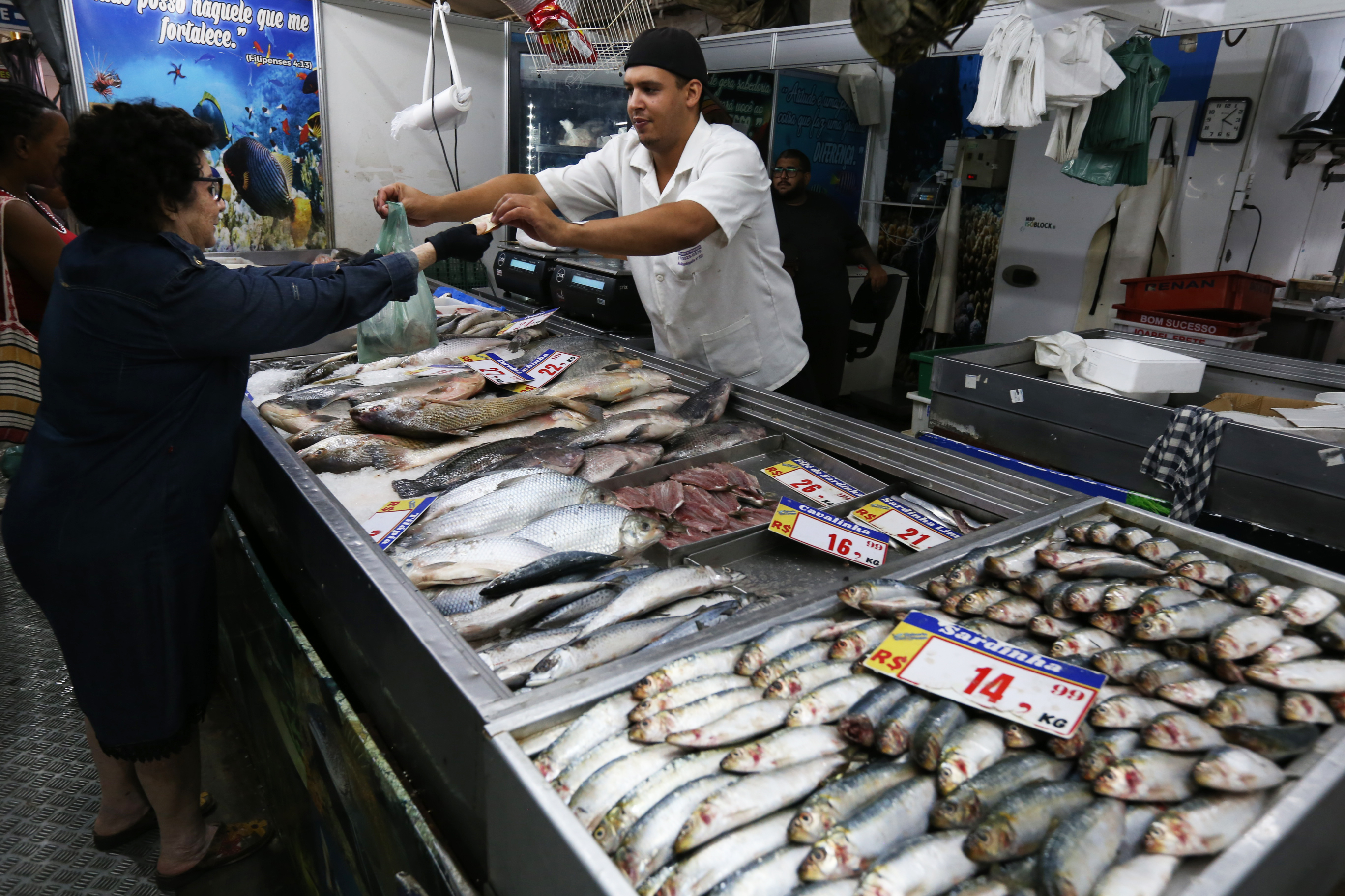 Consumidores antecipam as compras de peixes e frutos do mar no Mercadão 