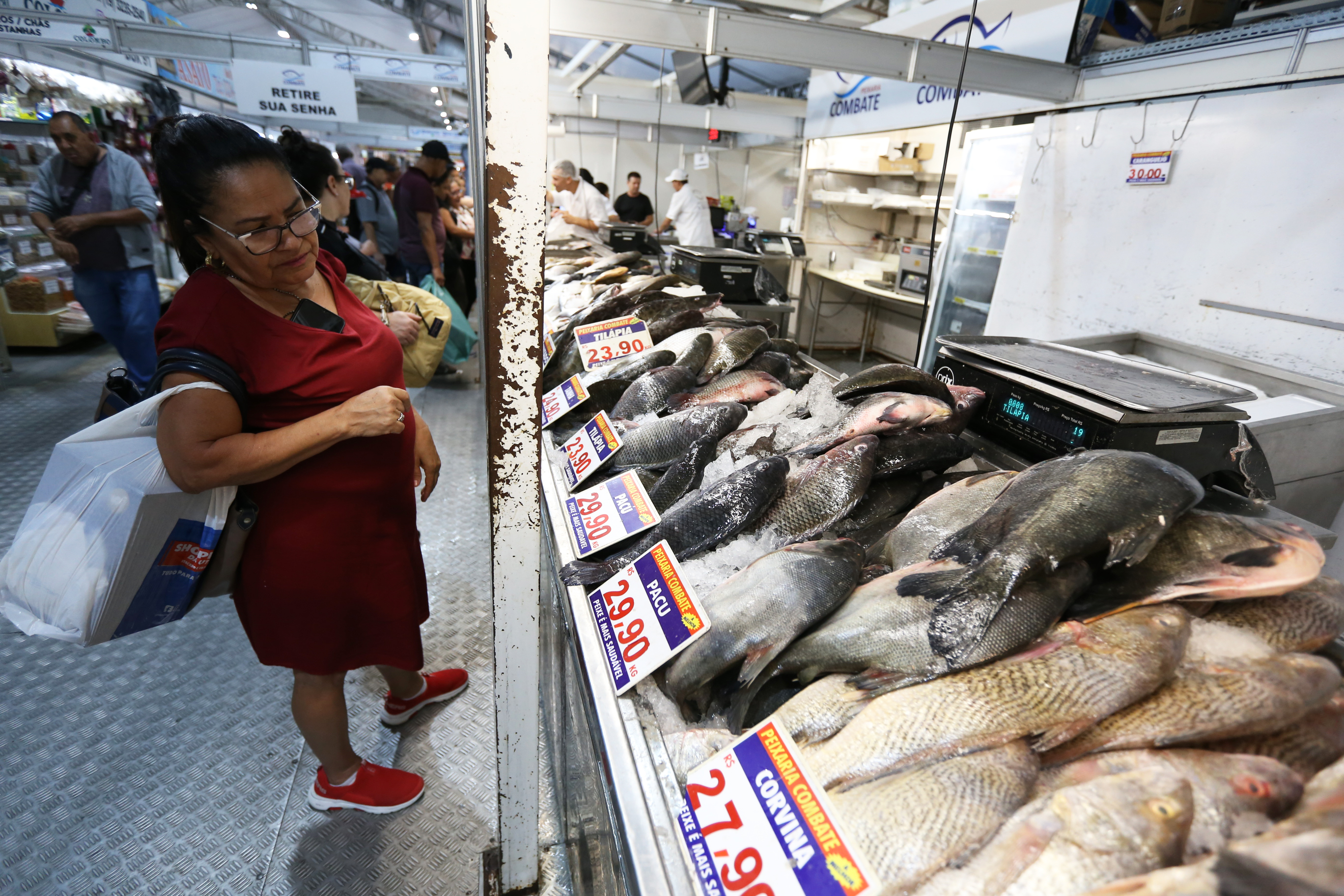 Movimento aumenta com a Quaresma, período em que muitas pessoas trocam a carne vermelho pelos peixes