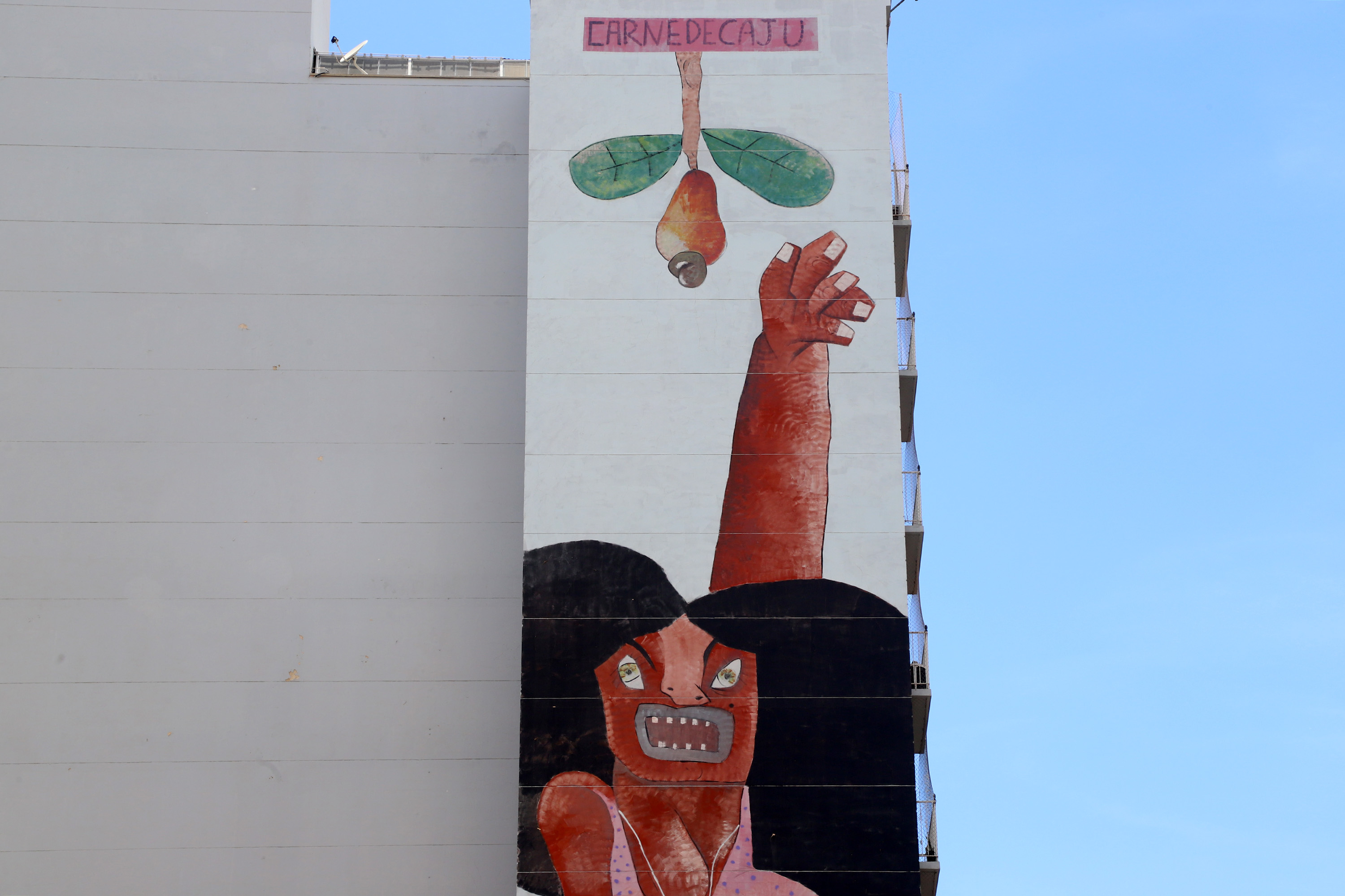 Inspirada na música Morena Tropicana, a obra "Carne de Caju" exalta a força, a beleza e a importância da figura feminina