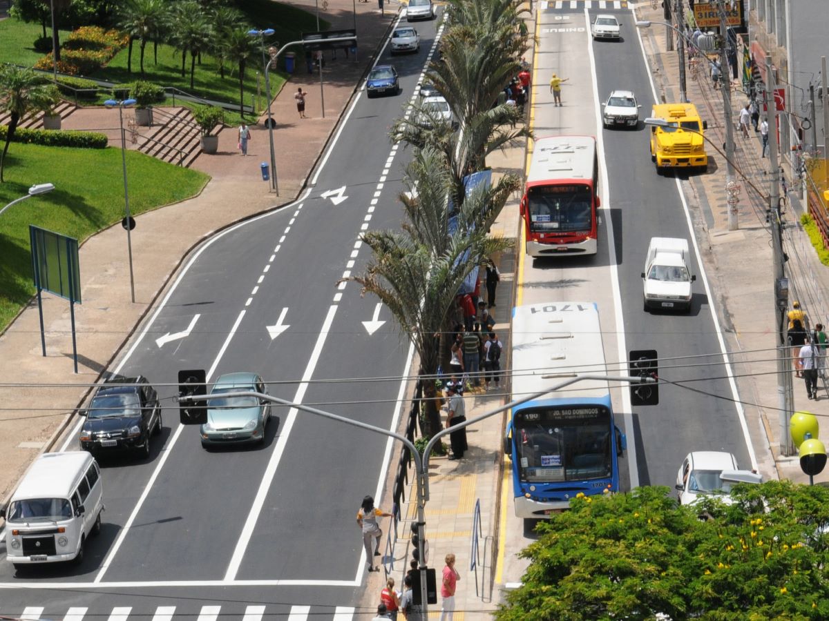 A Emdec programou o desvio pela pista externa da avenida Anchieta, a partir da Barreto Leme