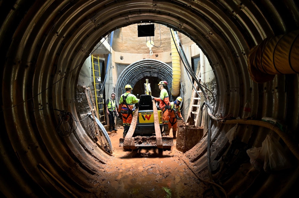 Obra na Praça Paranapanema é a primeira do pacote antienchente e está em ritmo avançado