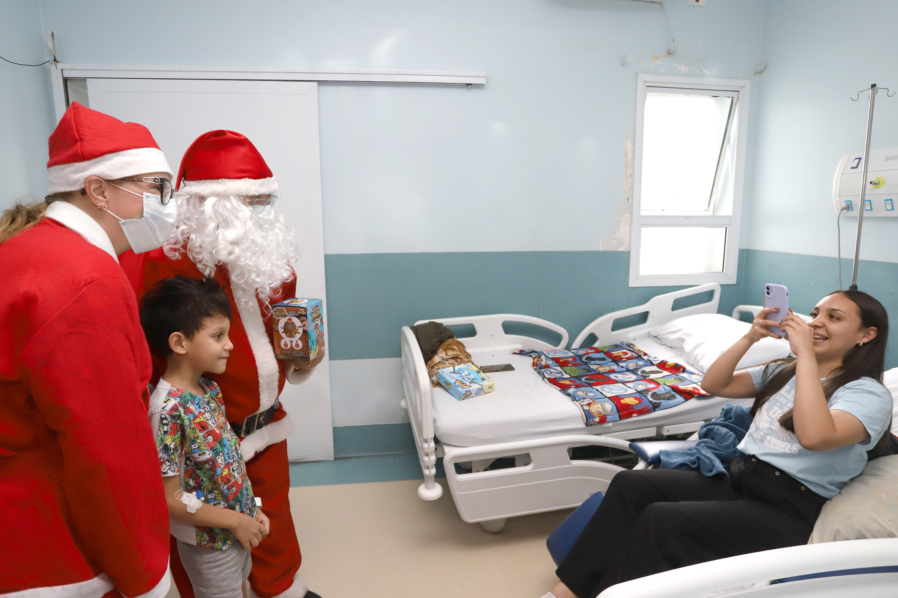 Política de humanização contempla iniciativas como o prontuário afetivo, a distribuição de brinquedos em datas comemorativas e a realização de trabalhos voluntários que levam alegria e conforto às crianças internadas