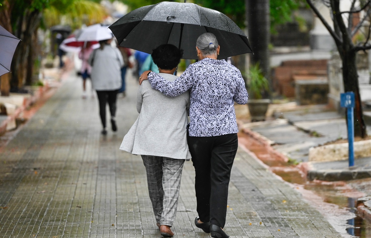 Chuva do domingo não impediu visitas aos entes queridos 