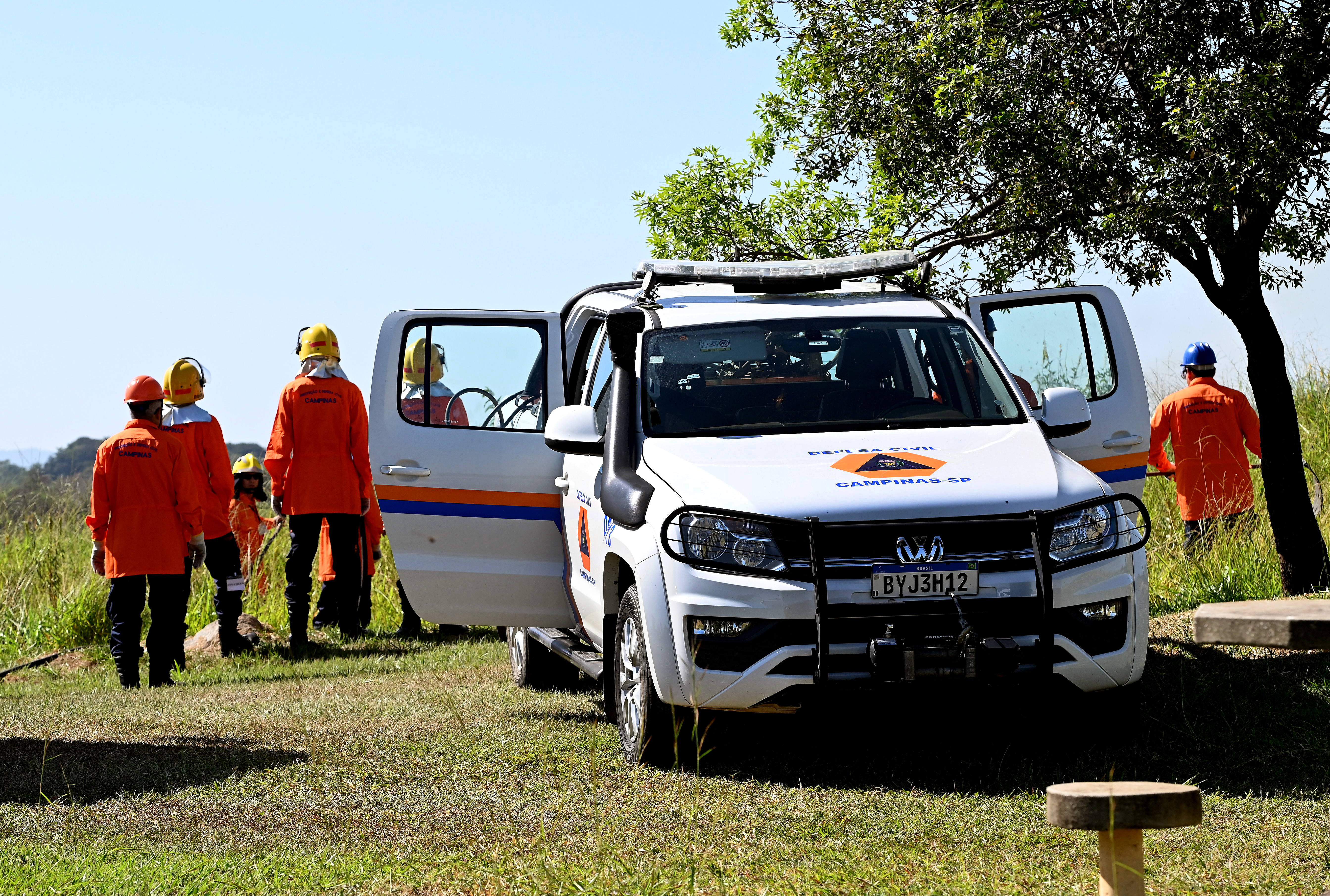 Para reforçar as equipes, o Departamento vai convocar servidores que estão de sobreaviso, suspender folgas e poderá acionar outros órgãos da Operação Estiagem