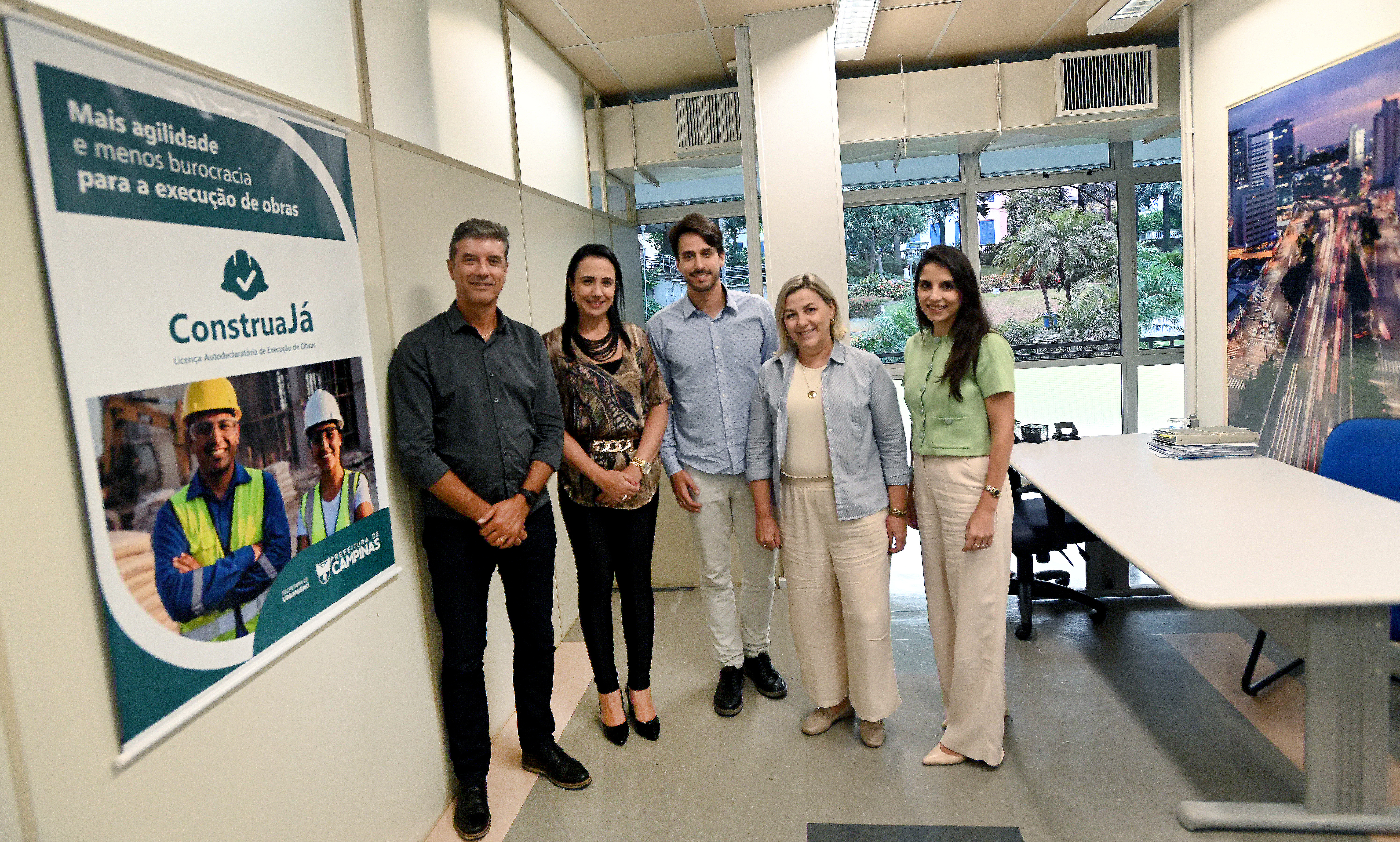 Equipes reunidas para falar sobre o ConstruaJá