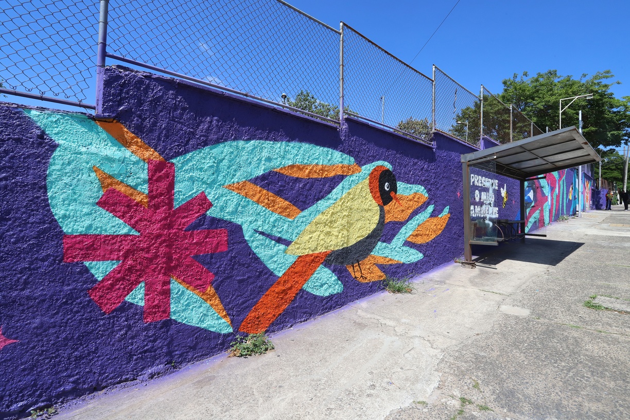 Painel retrata imagens da natureza brasileira para reforçar importância da Educação Ambiental na escola