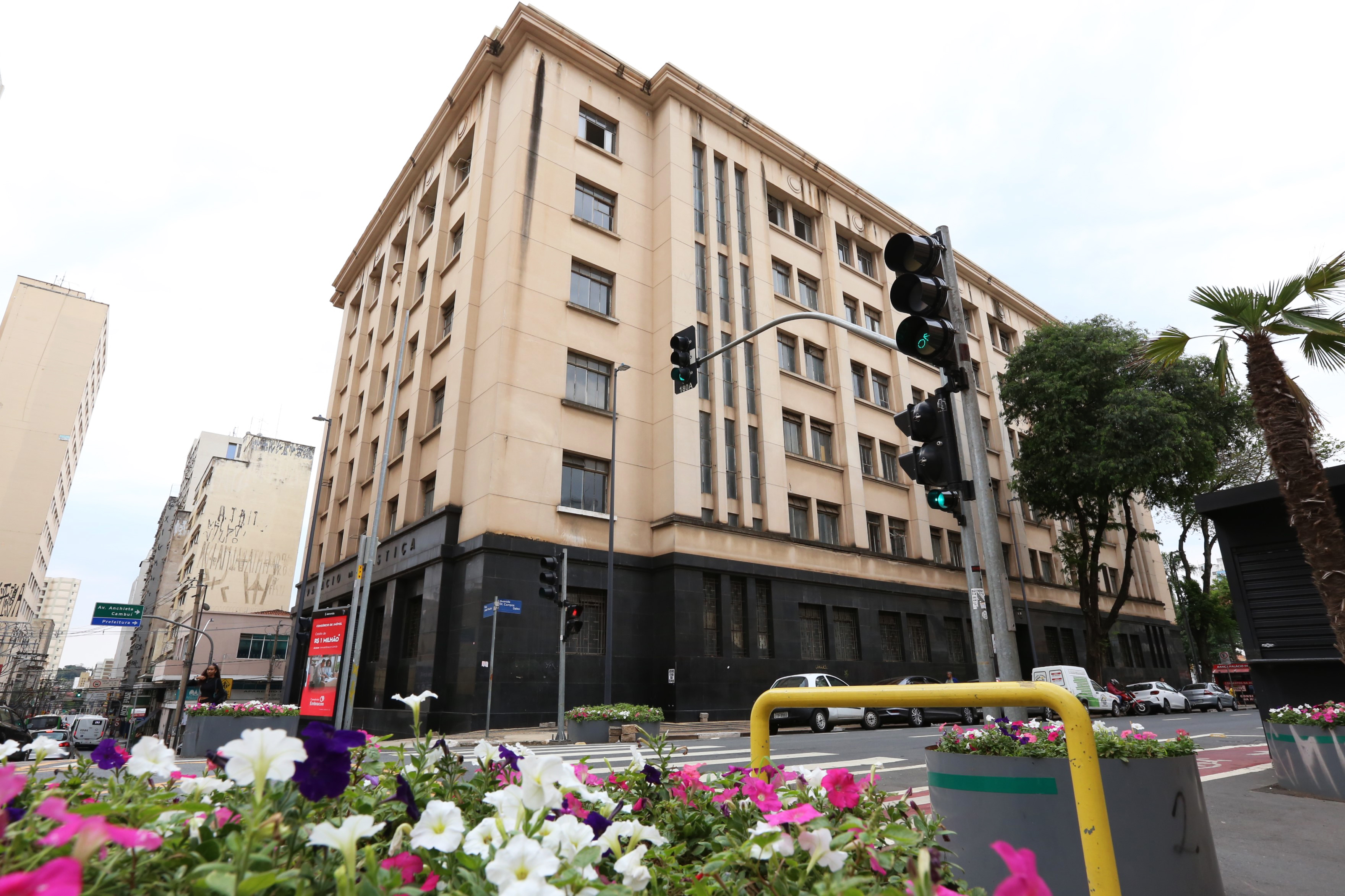 O Palácio da Cidade passou por melhorias e vai ganhar decoração especial no Natal Caminhos dos Sonhos 2025