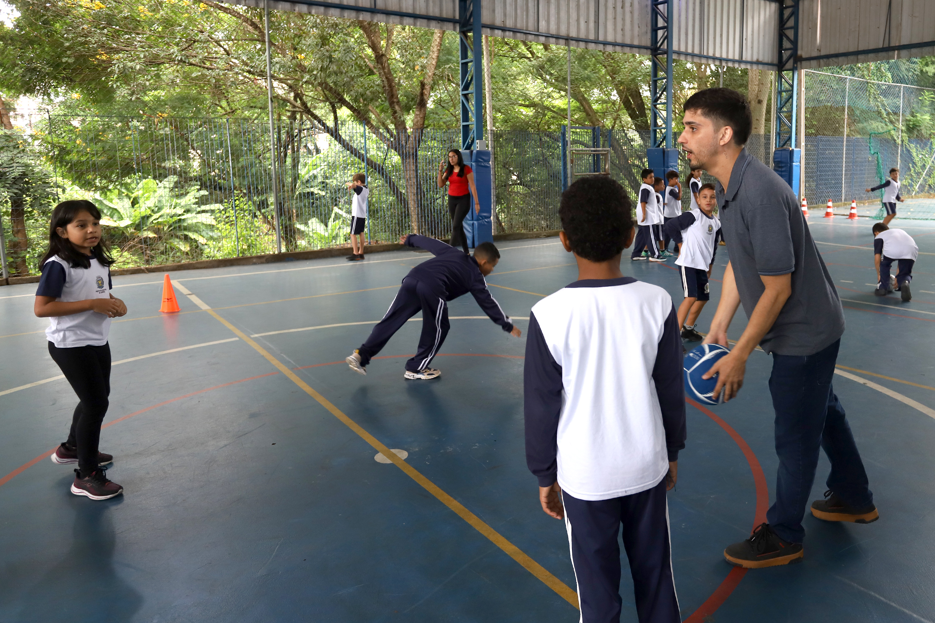 Entre os nomeados estão sete agentes de organização escolar