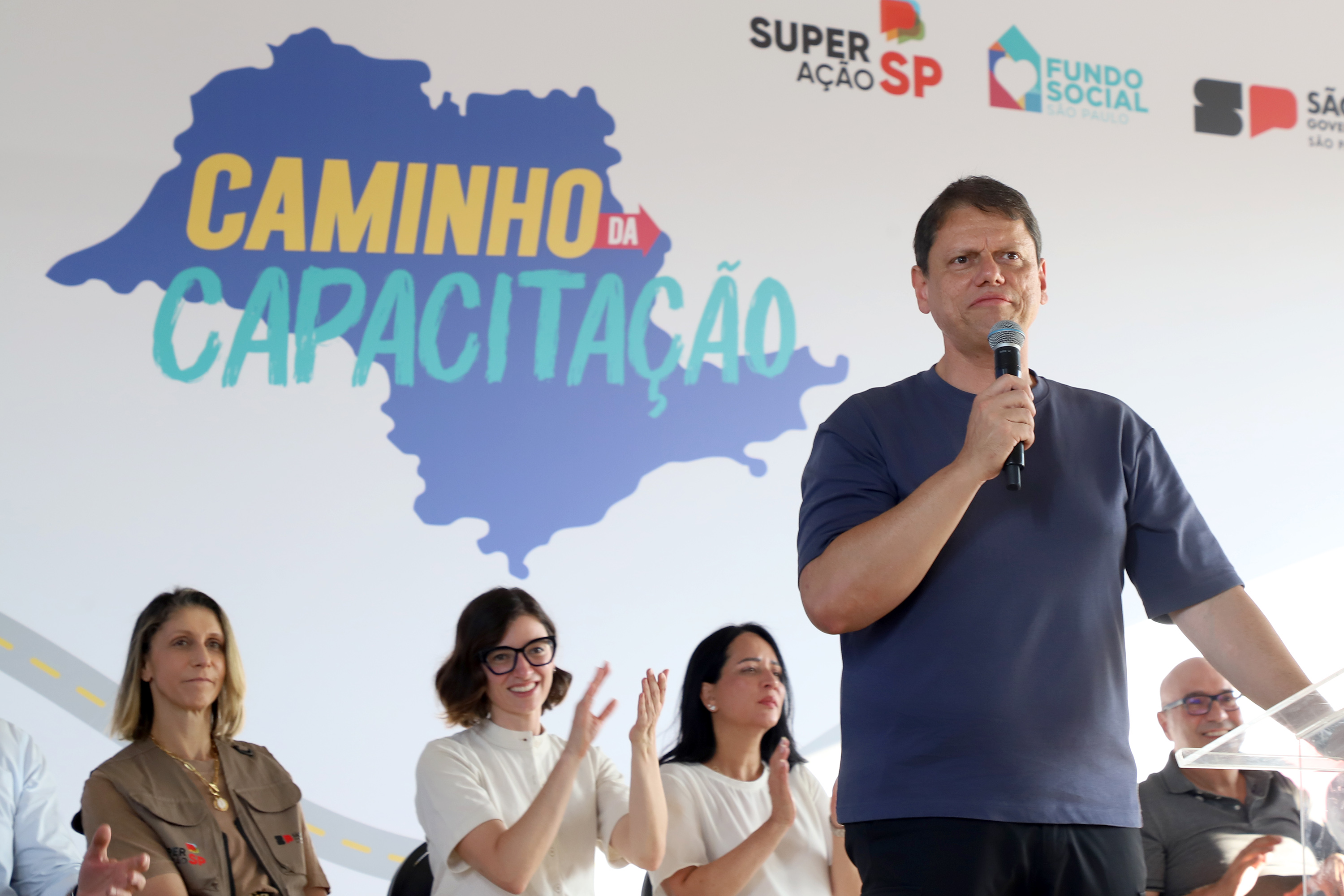 O governador Tarcísio de Freitas: "imaginem um equipamento neste local, que vai ministrar esses cursos constantemente. Um equipamento que terá, obviamente, área de lazer e área de convivência"