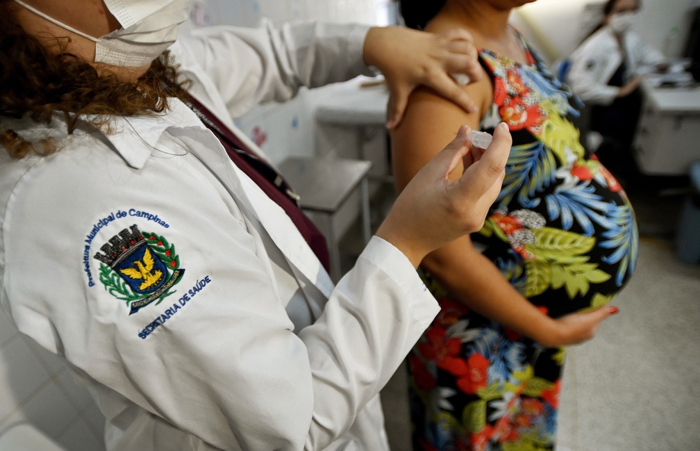 Vacinação em gestantes garante proteção para o bebê e deve reduzir internações causadas pelo VSR 