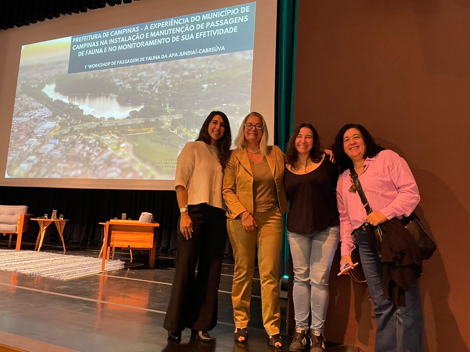 Marcela Pupin (de óculos) e equipe da Seclimas durante Workshop em Jundiaí