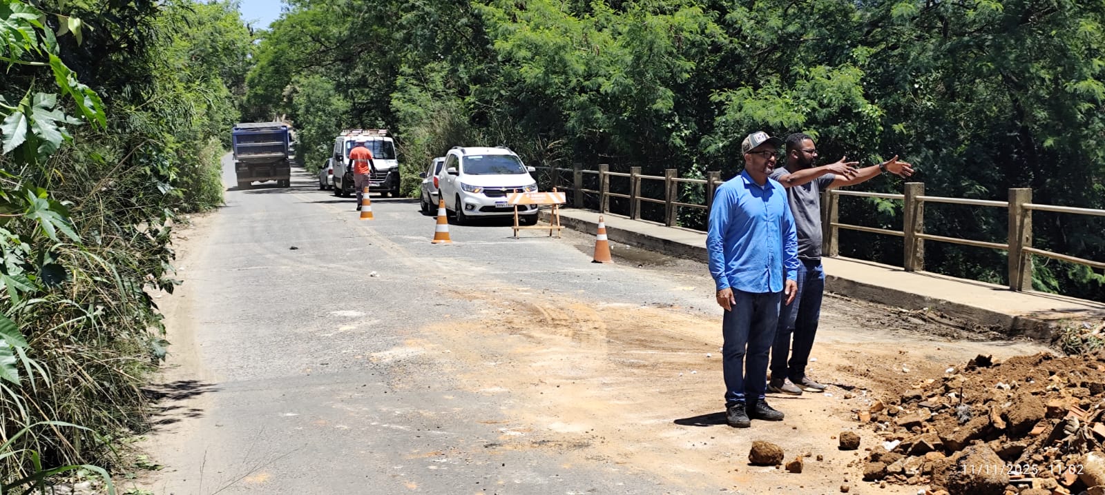 O reparo foi finalizado; hoje sendo aplicada nova camada de asfalto no local