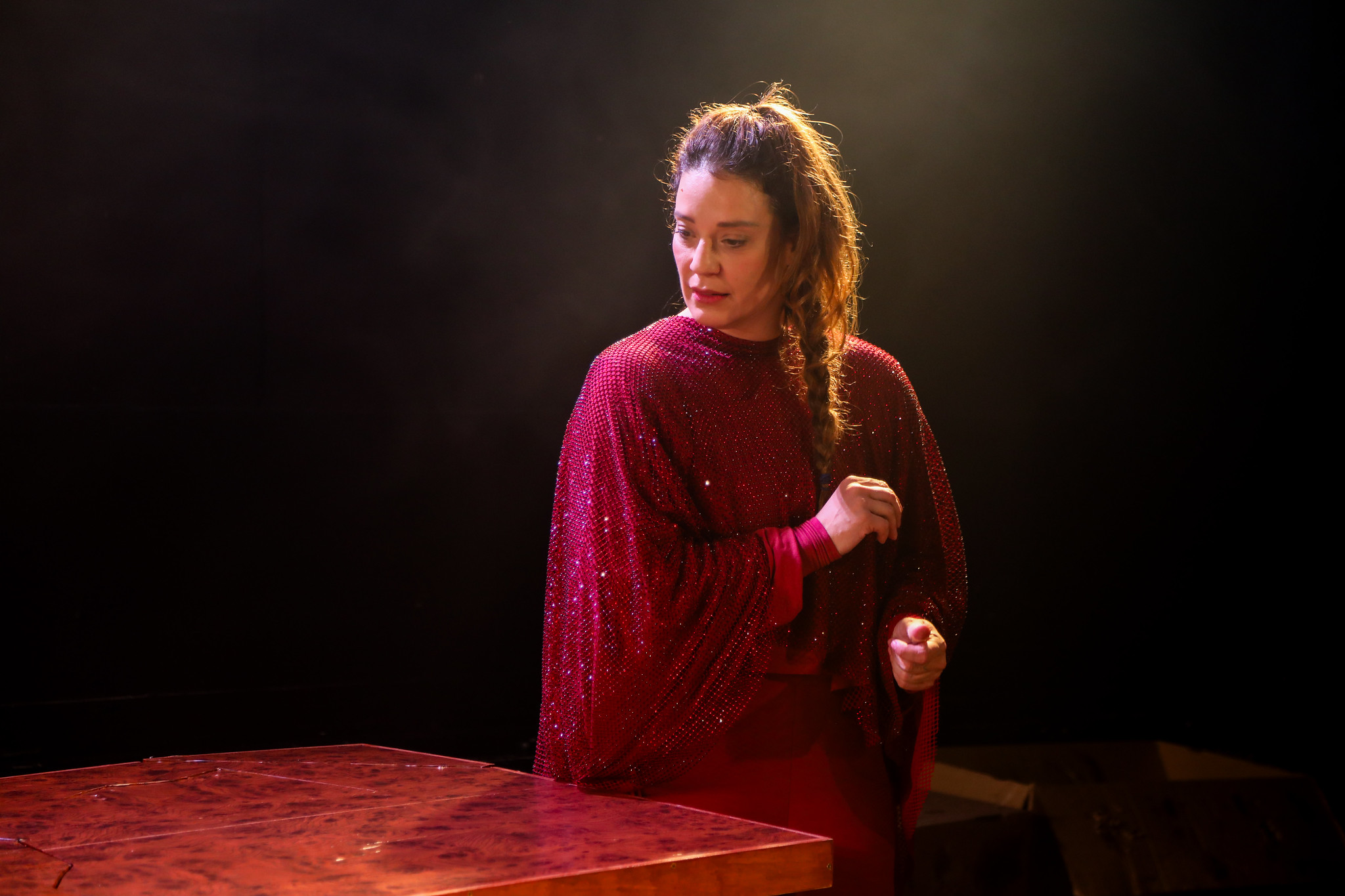 A trama conta a história de uma atriz de musicais que perde a voz antes da audição