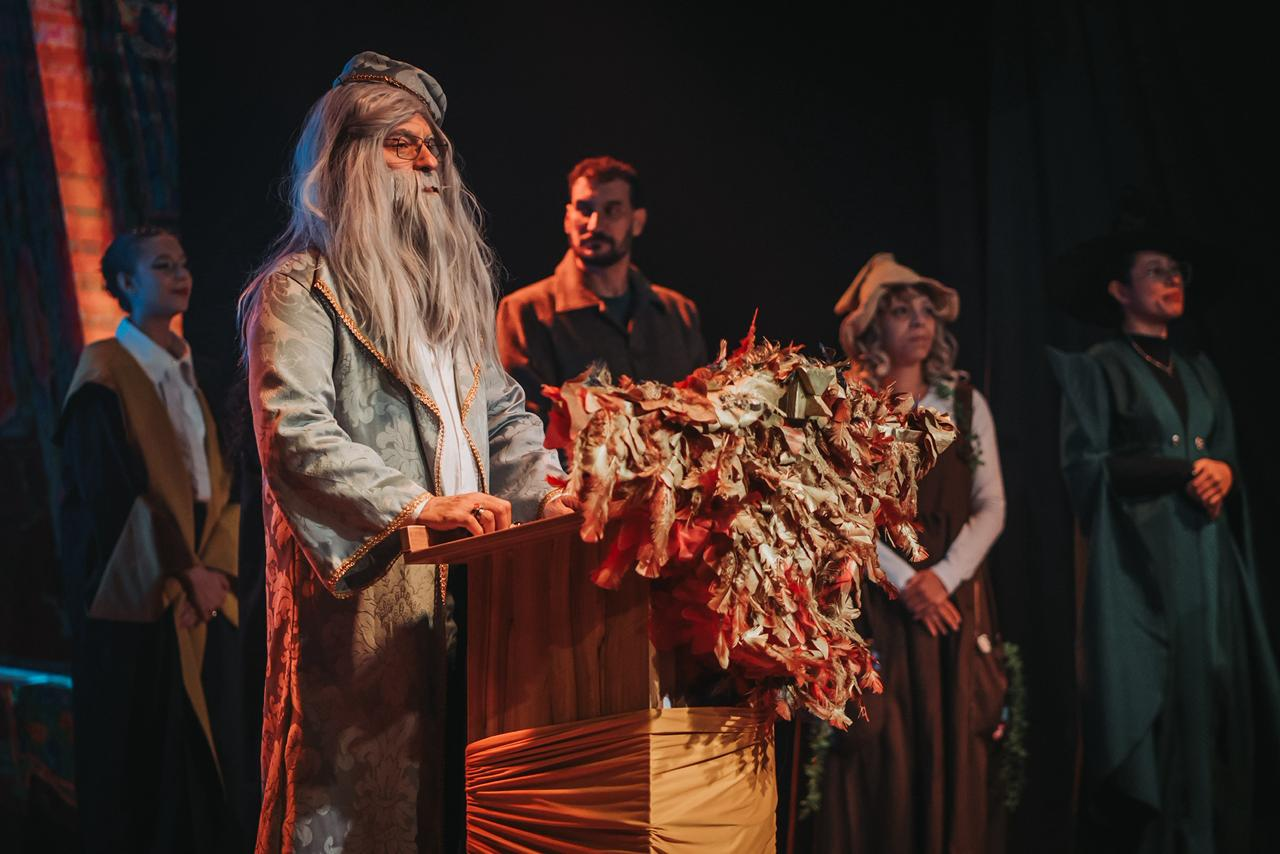 Montagem leva o público aos corredores de Hogwarts