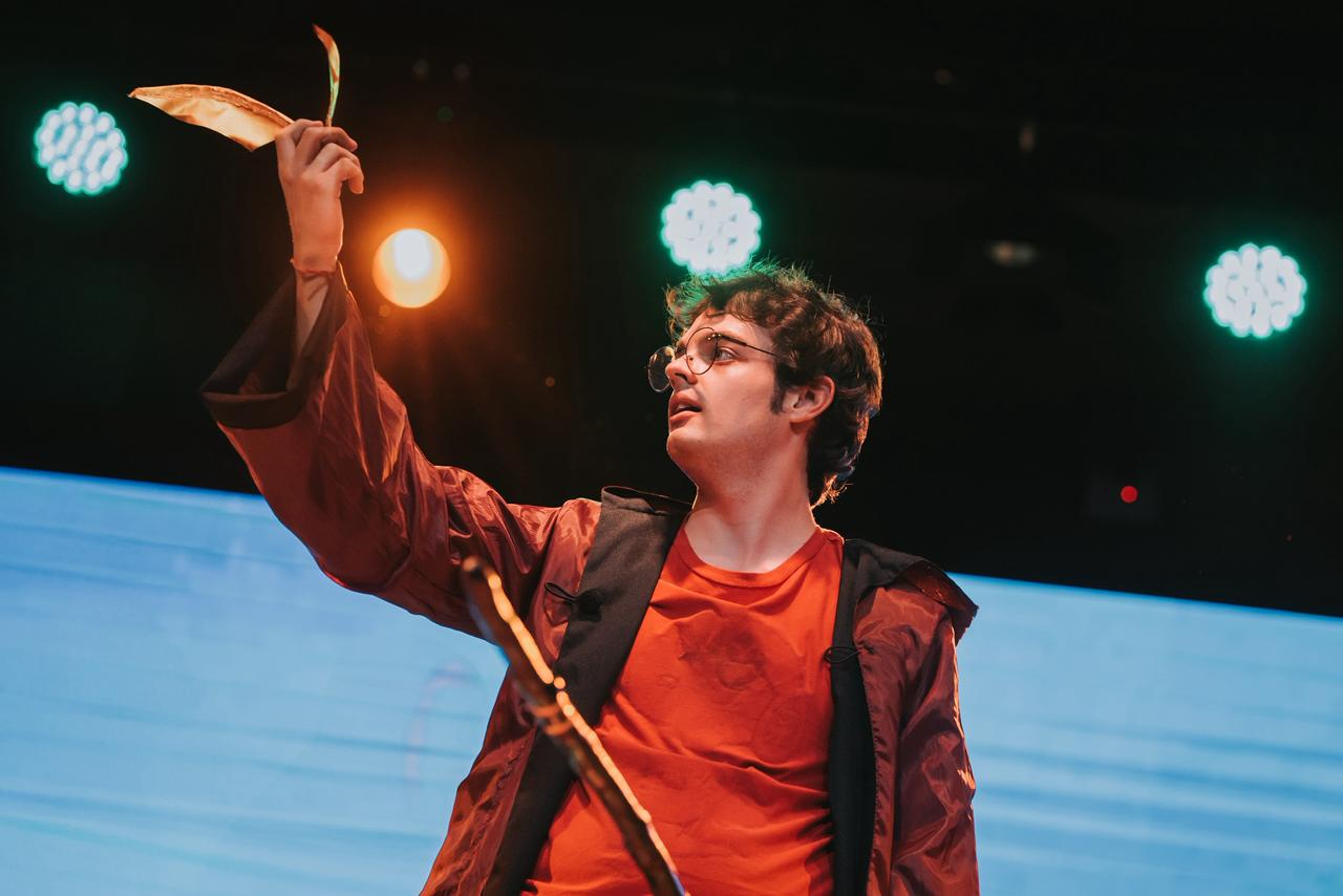 Peça mistura humor, emoção e fantasia