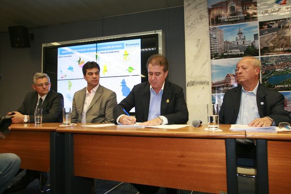 Jonas e autoridades detalham medidas sobre crise hÃ­drica