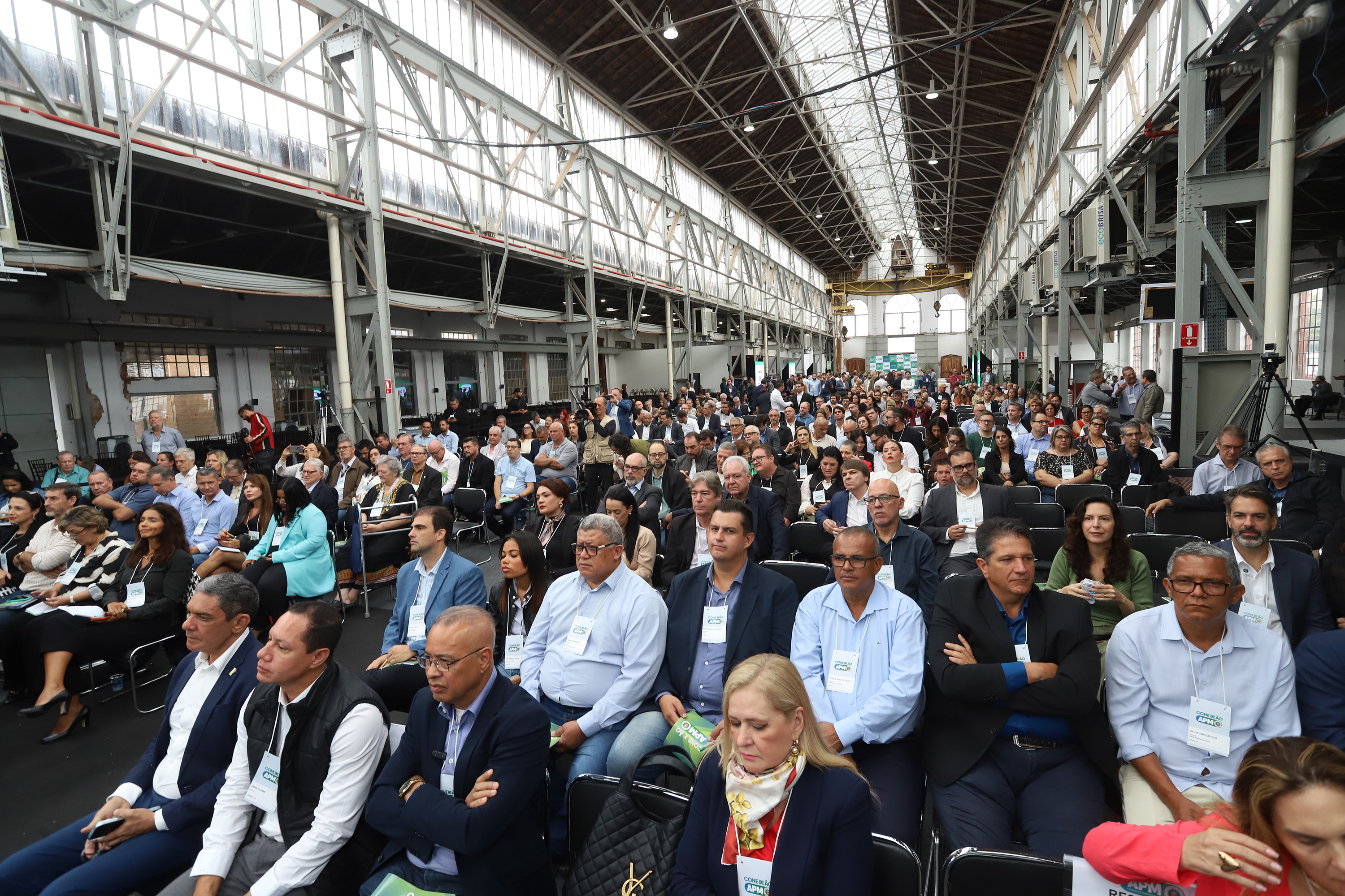 Autoridades e equipes técnicas de aproximadamente 90 municípios participaram do evento