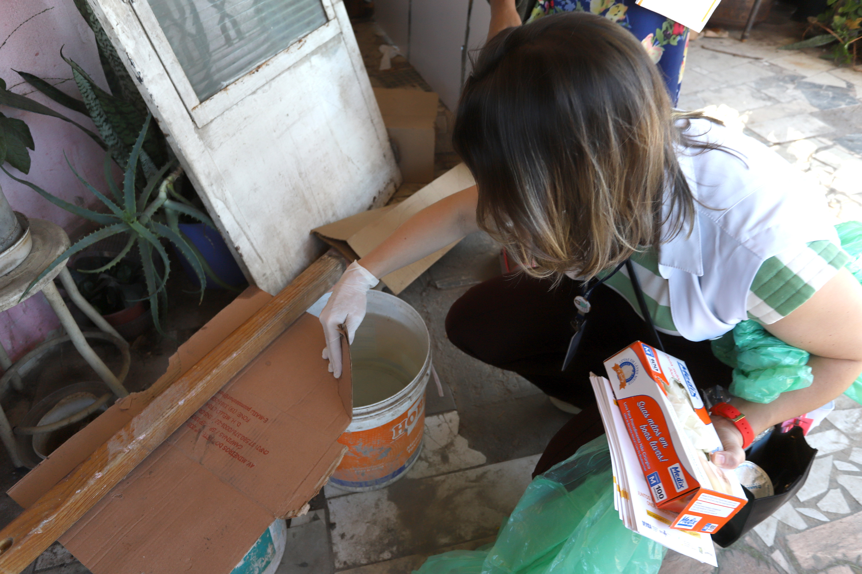 A luta contra as arboviroses exige uma contrapartida de toda a sociedade. Cidadãos precisam verificar se há criadouros em casa