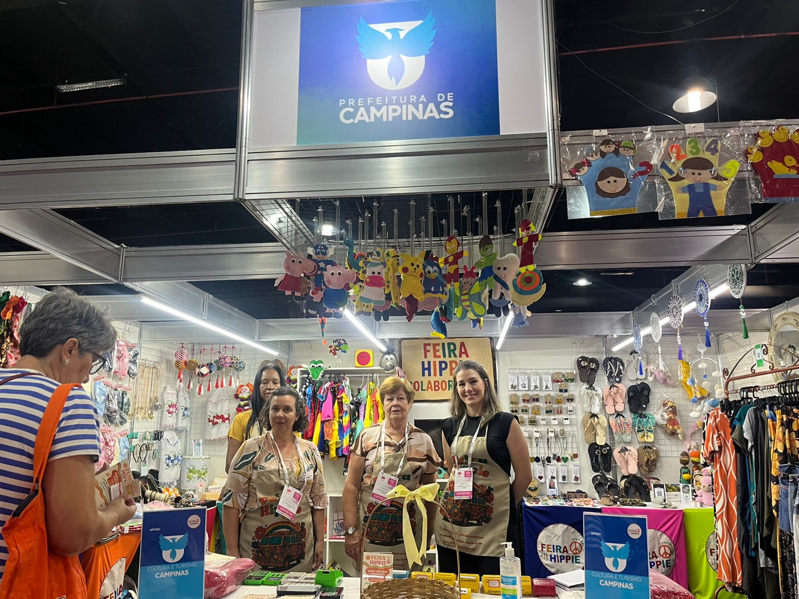 Visitantes irão encontrar uma seleção de produtos que inclui bijuterias feitas com componentes eletrônicos, itens da cultura japonesa, mosaicos, fotografias e três representantes do setor de roupas