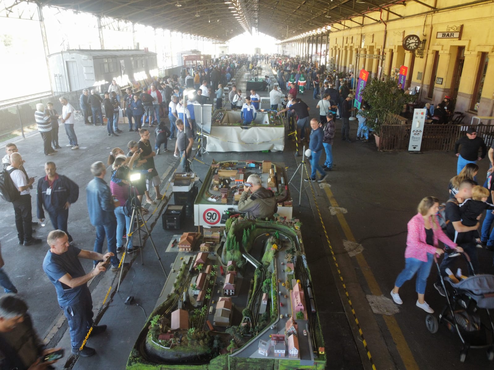 Hobby contribui para a preservação simbólica da história das ferrovias e sua transmissão entre gerações