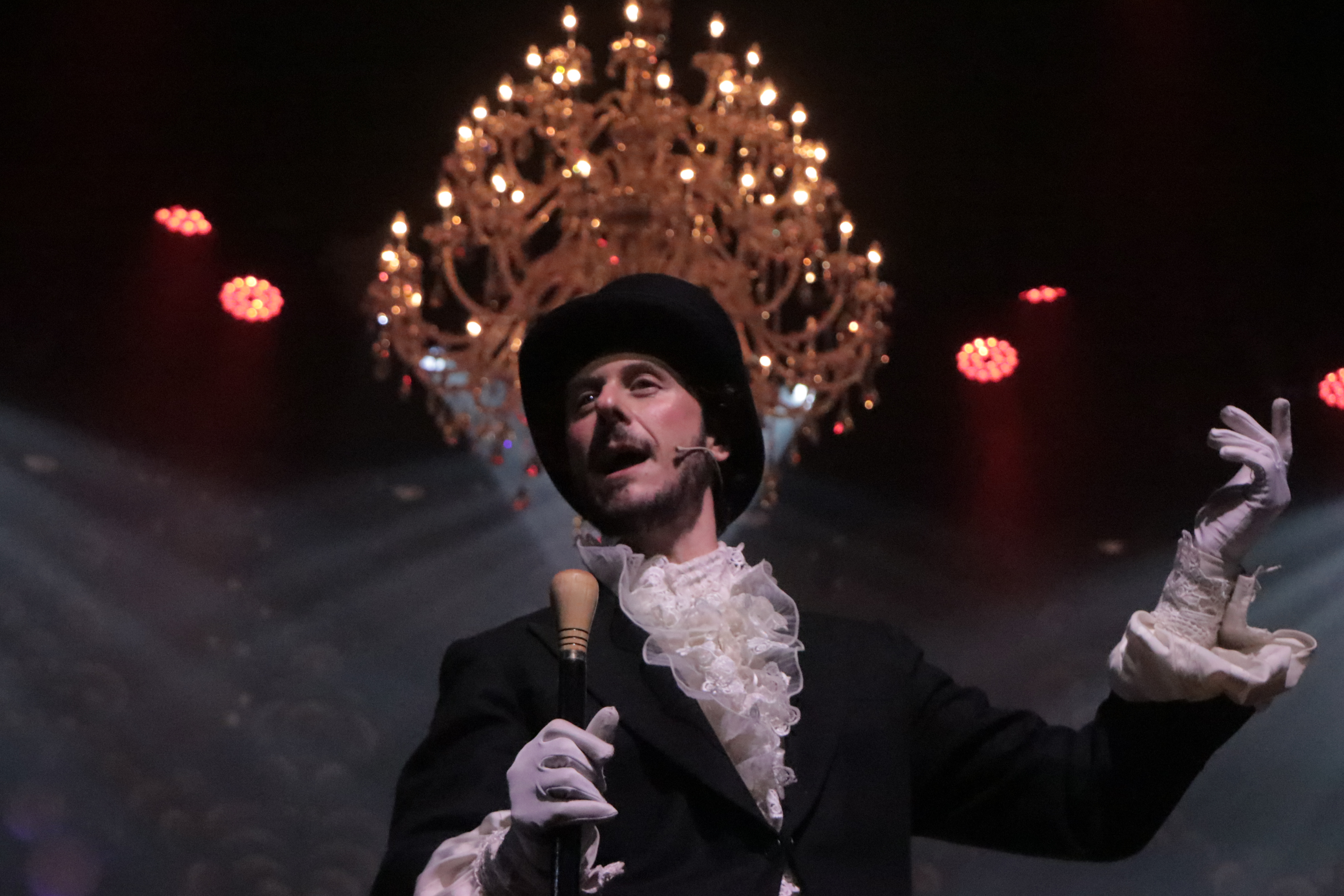 Artistas interpretaram diversas canções natalinas em vários idiomas diferentes