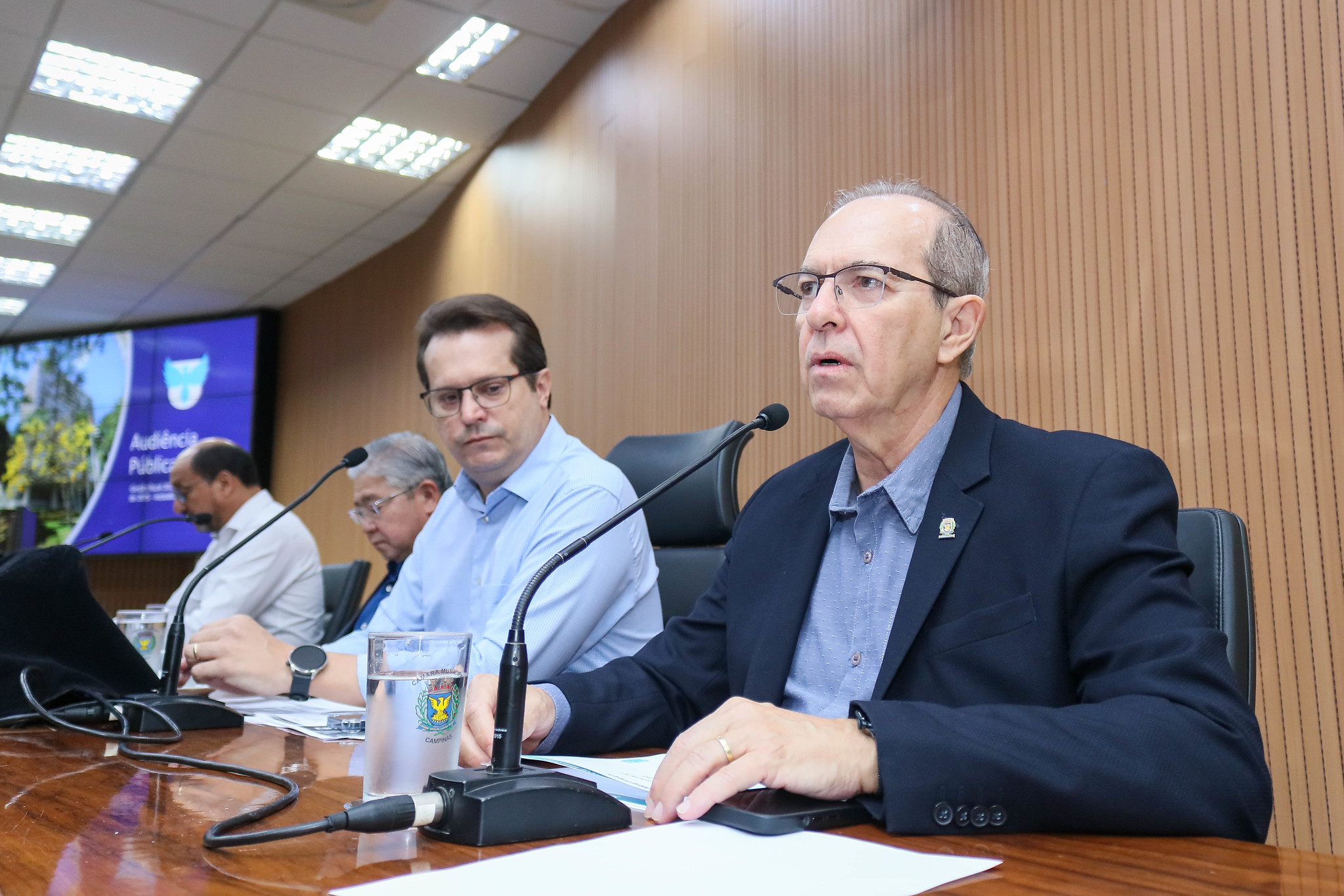 O secretário de Finanças, Aurílio Caiado, durante audiência pública na Câmara