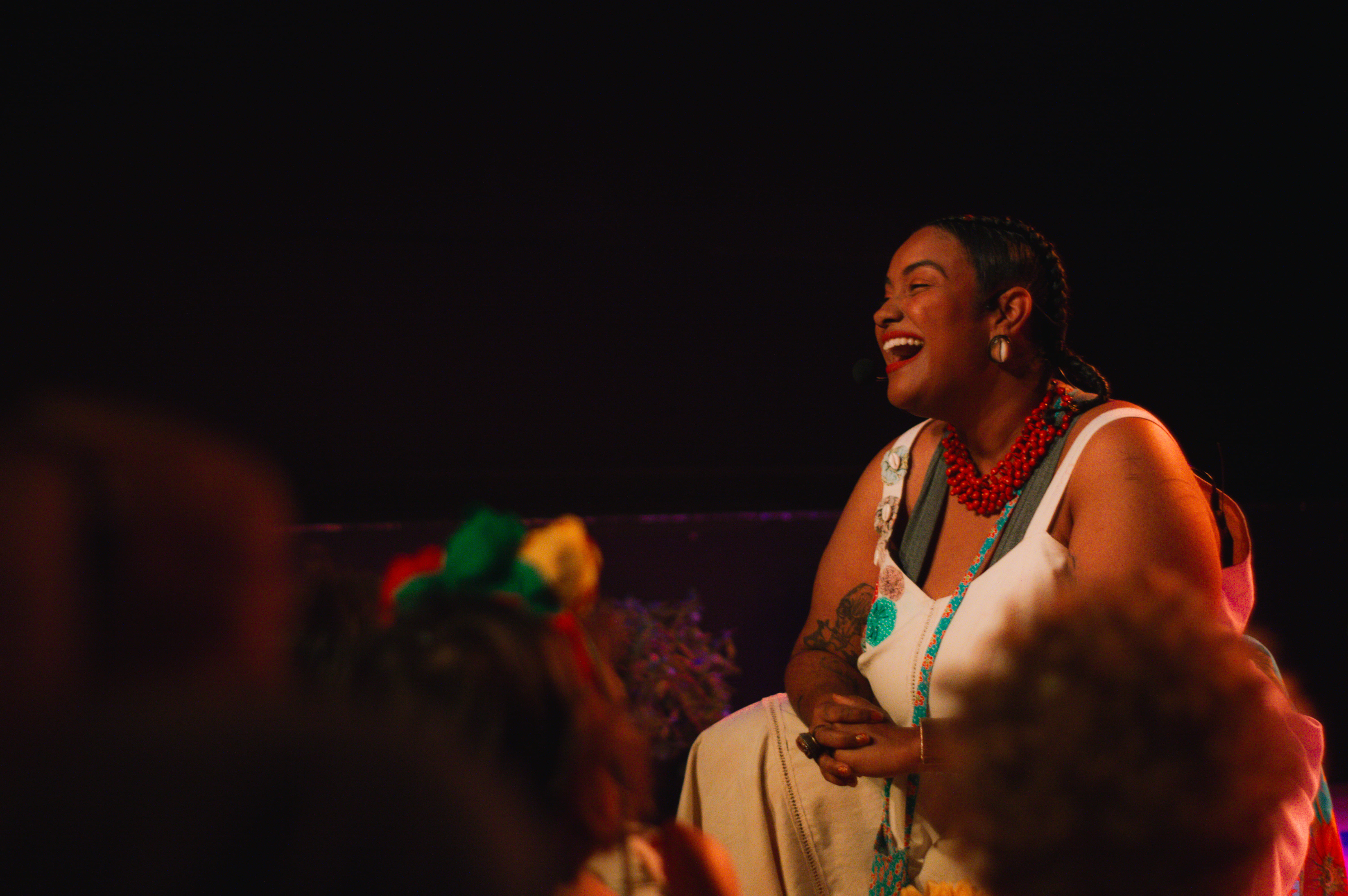 Canto da compositora celebra a vida e os sonhos semeados em brincadeiras