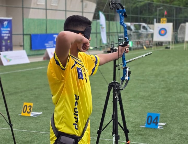 Davi é deficiente visual e treina pelo projeto desenvolvido pela ACAMP