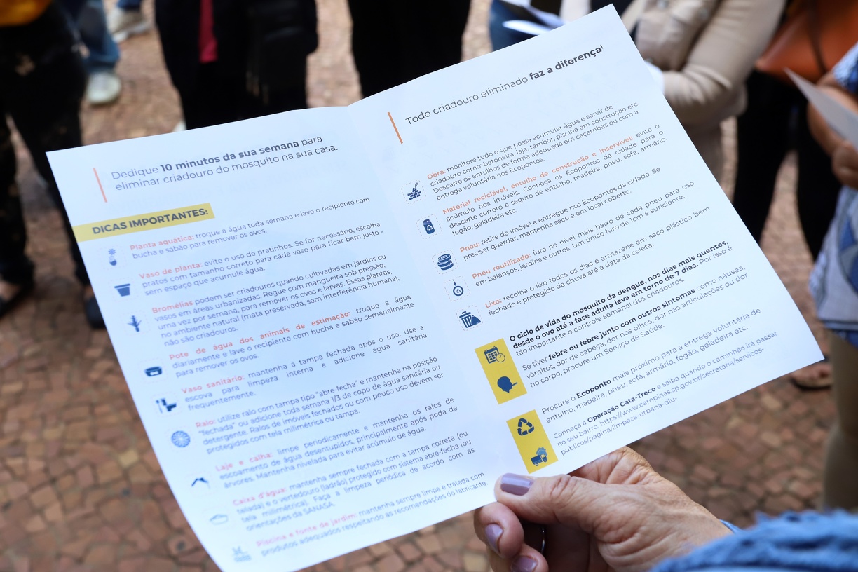 Panfleto destaca importância de cuidados para prevenção à dengue