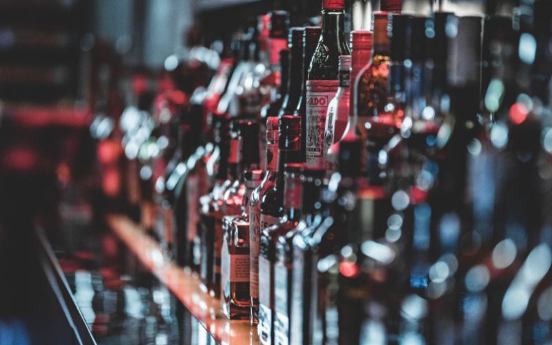 Consumidor não deve comprar bebidas sem rótulo, sem lacre de segurança ou sem selo fiscal