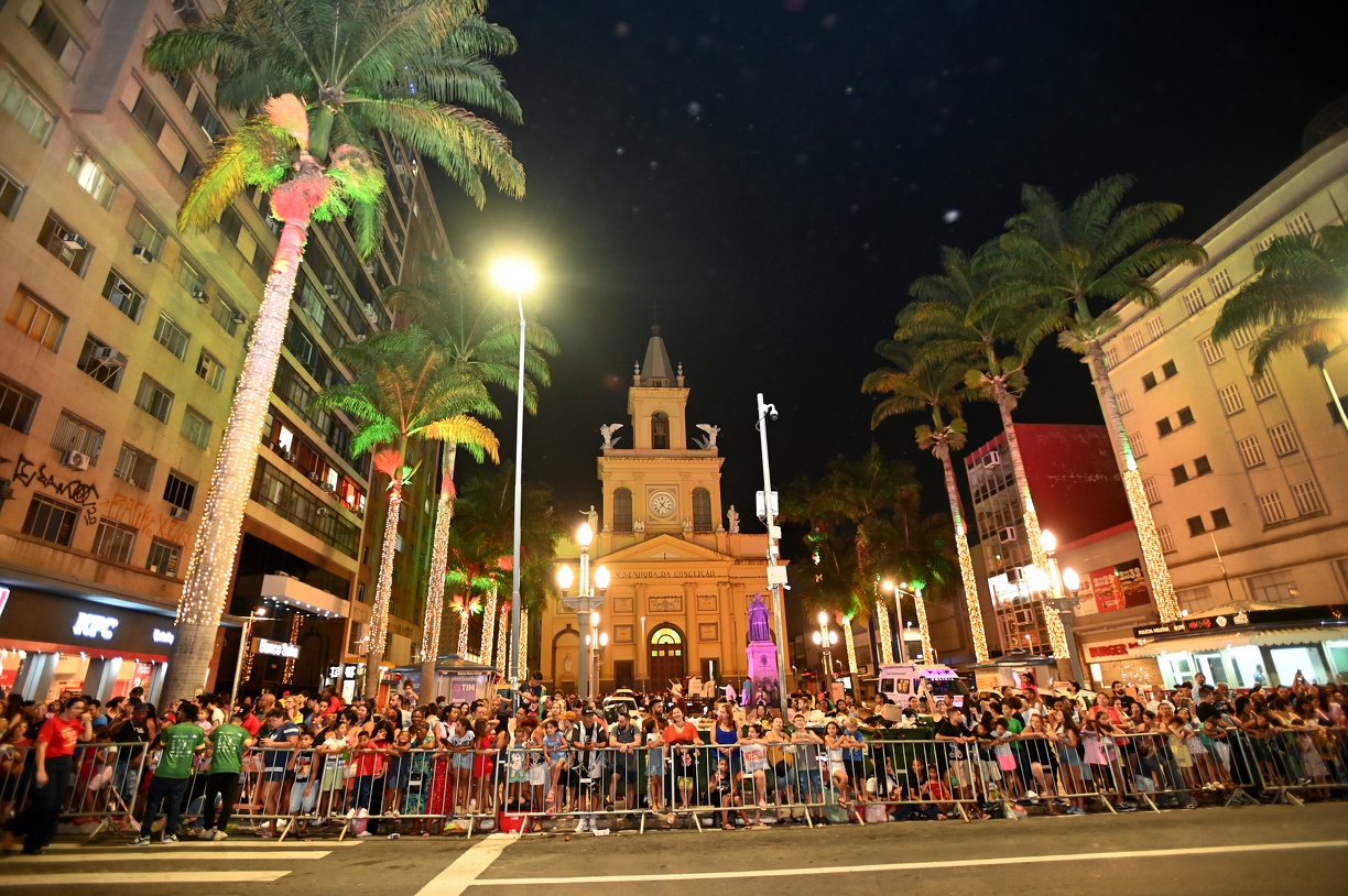 Centro da cidade foi tomado pelo espírito natalino