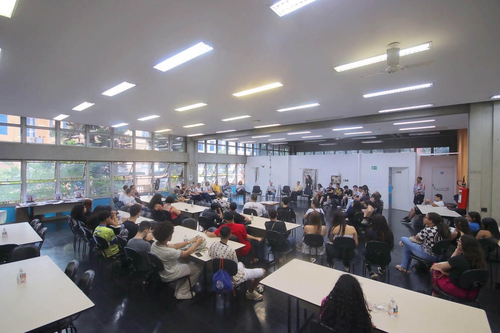 Livro busca compartilhar conhecimentos e orientar cidadãos que estão começando uma carreira ou encerrando um ciclo profissional