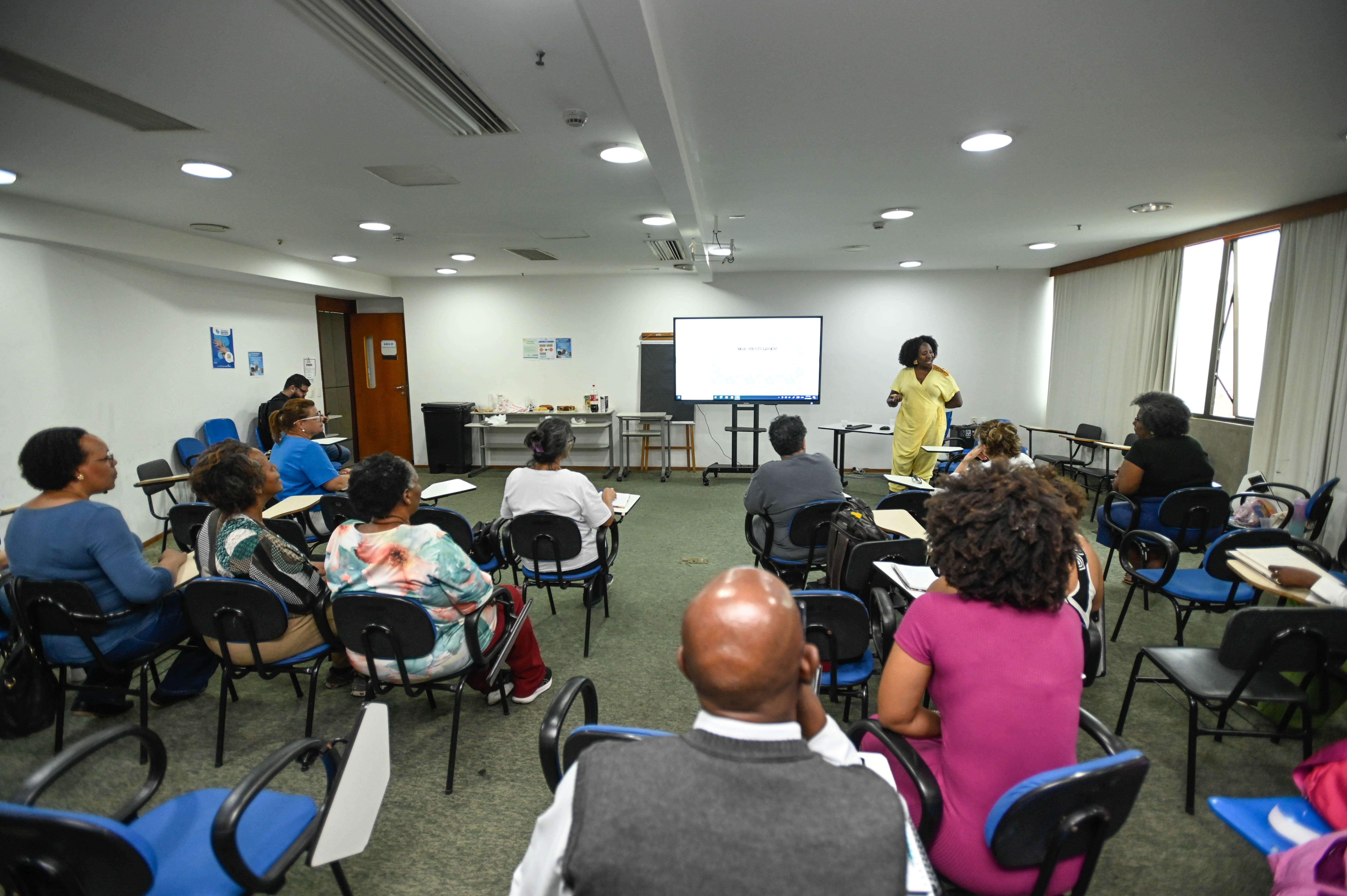 Servidores que vão compor bancas de heteroidentificação passam por treinamentos 