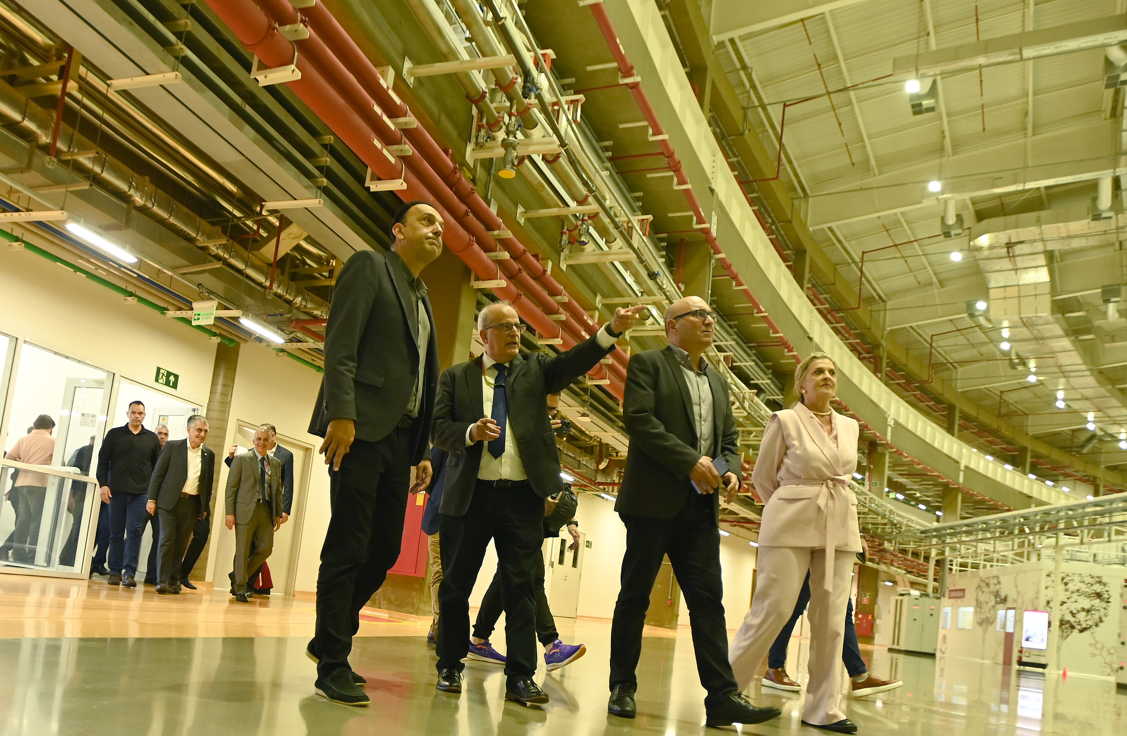 Prefeito e governador em exercício durante visita