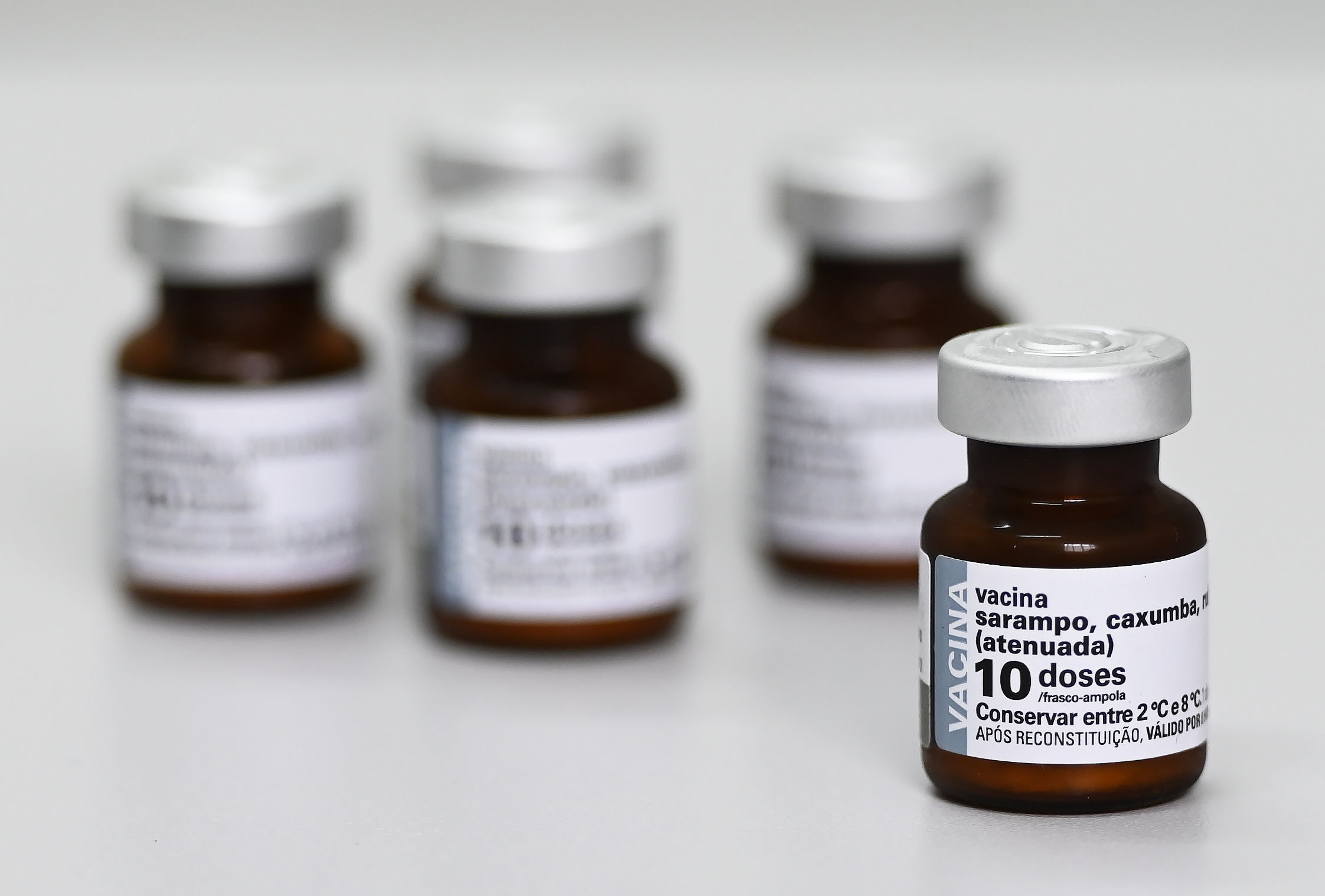 Vacina tríplice viral (SCR) protege contra sarampo, caxumba e rubéola