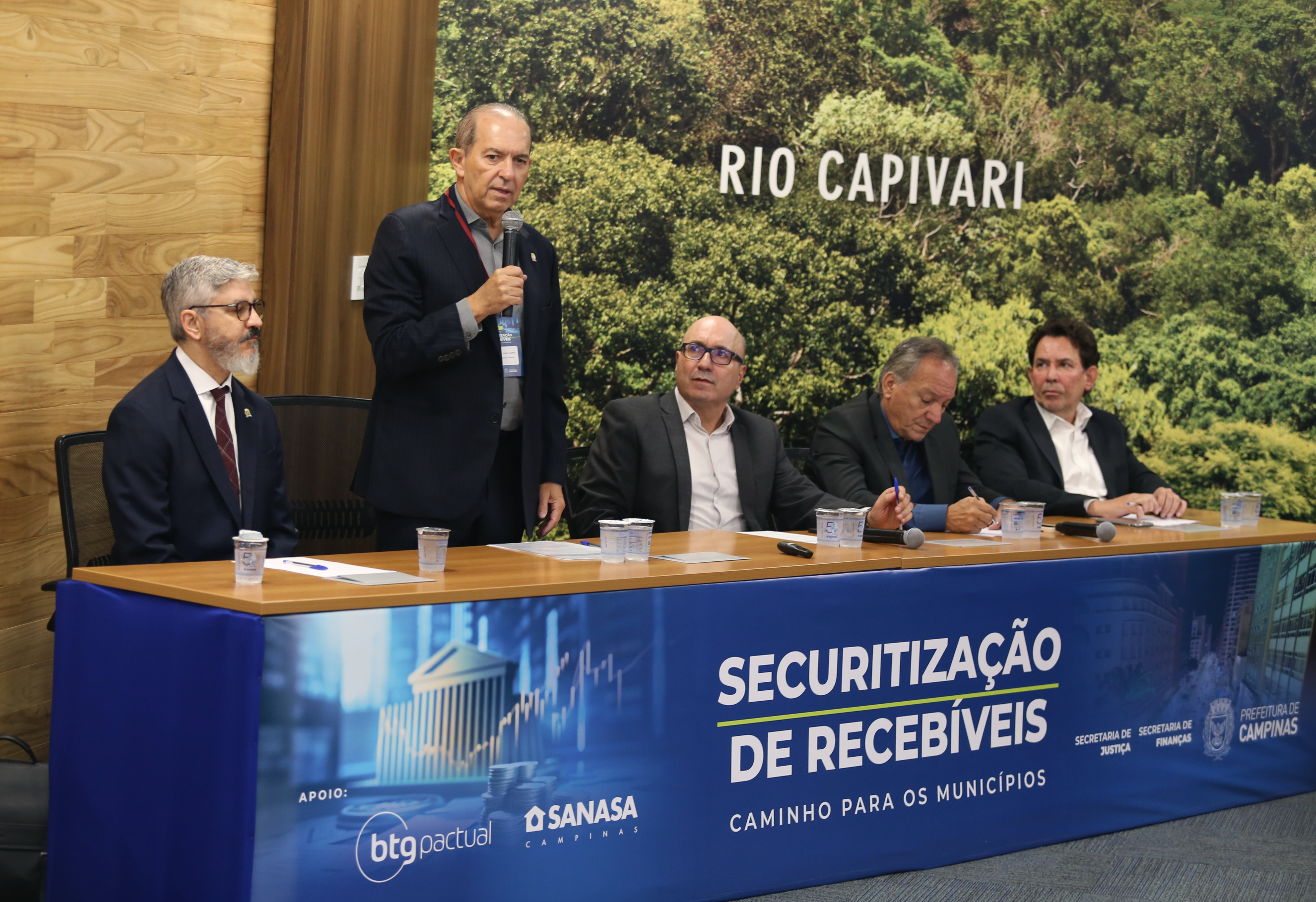 O secretário de Finanças, Aurílio Caiado, fala sobre a importância da troca de informações na área