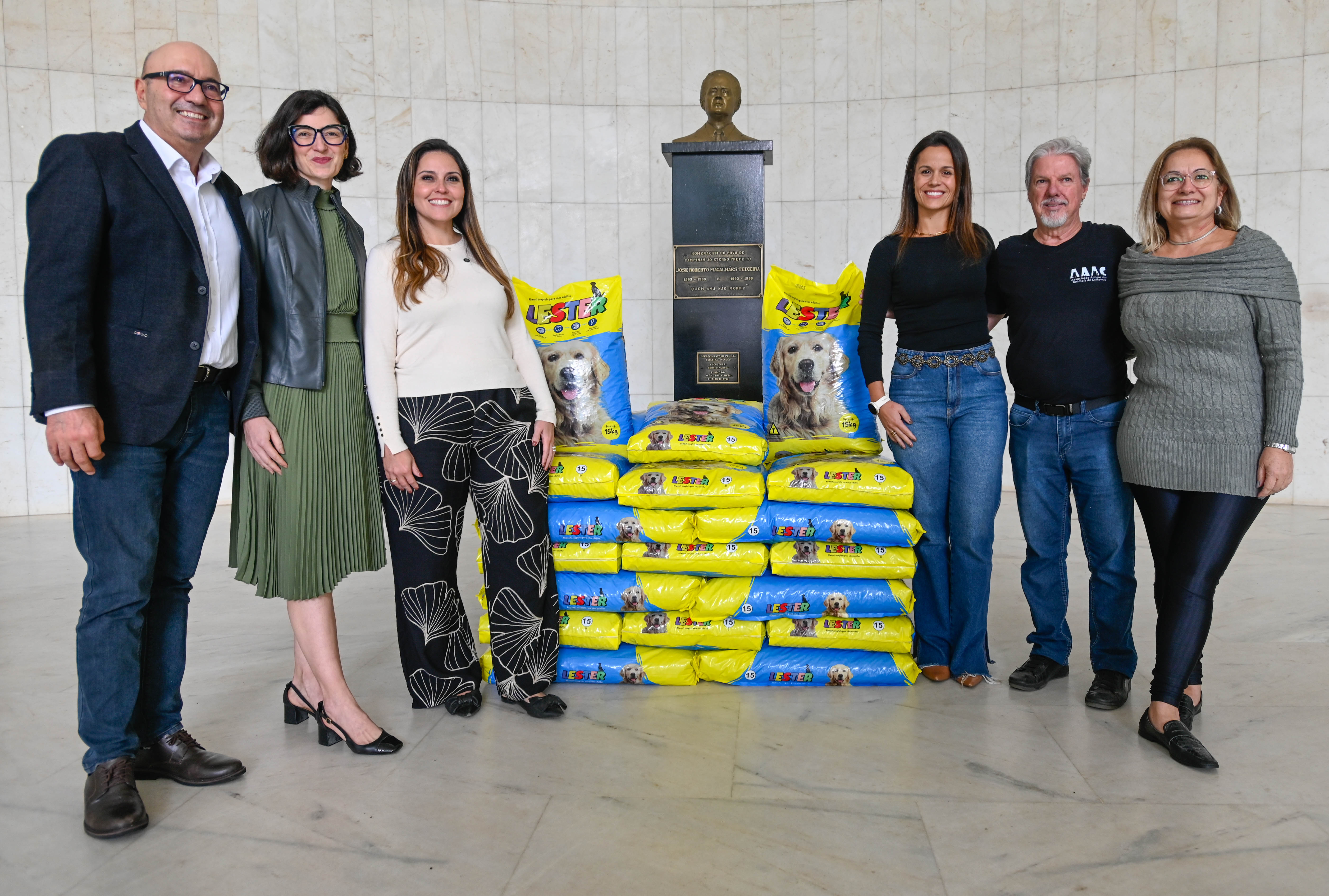 Paço Municipal será um ponto de arrecadação de ração até sábado, 19 de setembro