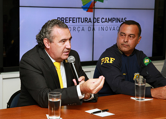 Secretário de Segurança, Luiz Augusto Baggio, na mesa de abertura
