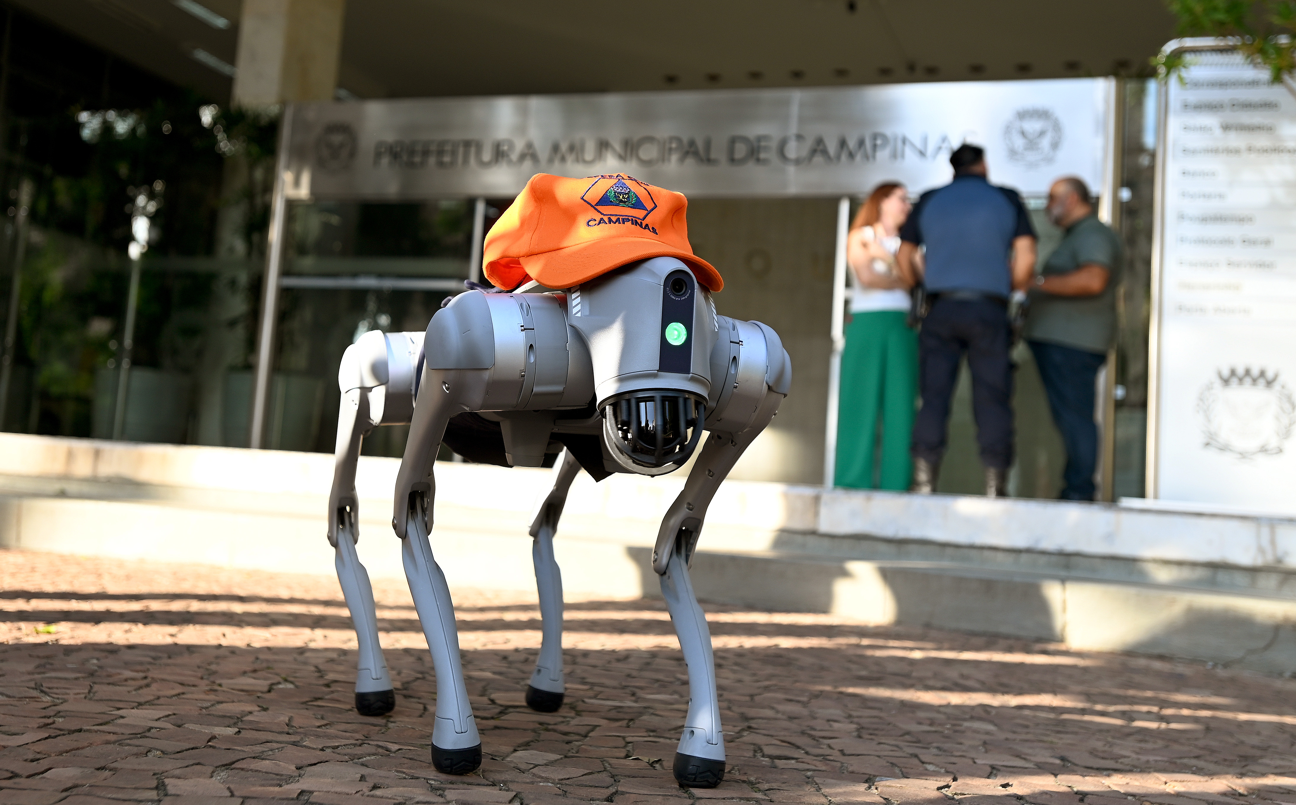  Um dos destaques será a apresentação do cão-robô utilizado pela Defesa Civil de Campinas para auxiliar no reconhecimento de áreas de risco, especialmente em edificações com estruturas comprometidas.