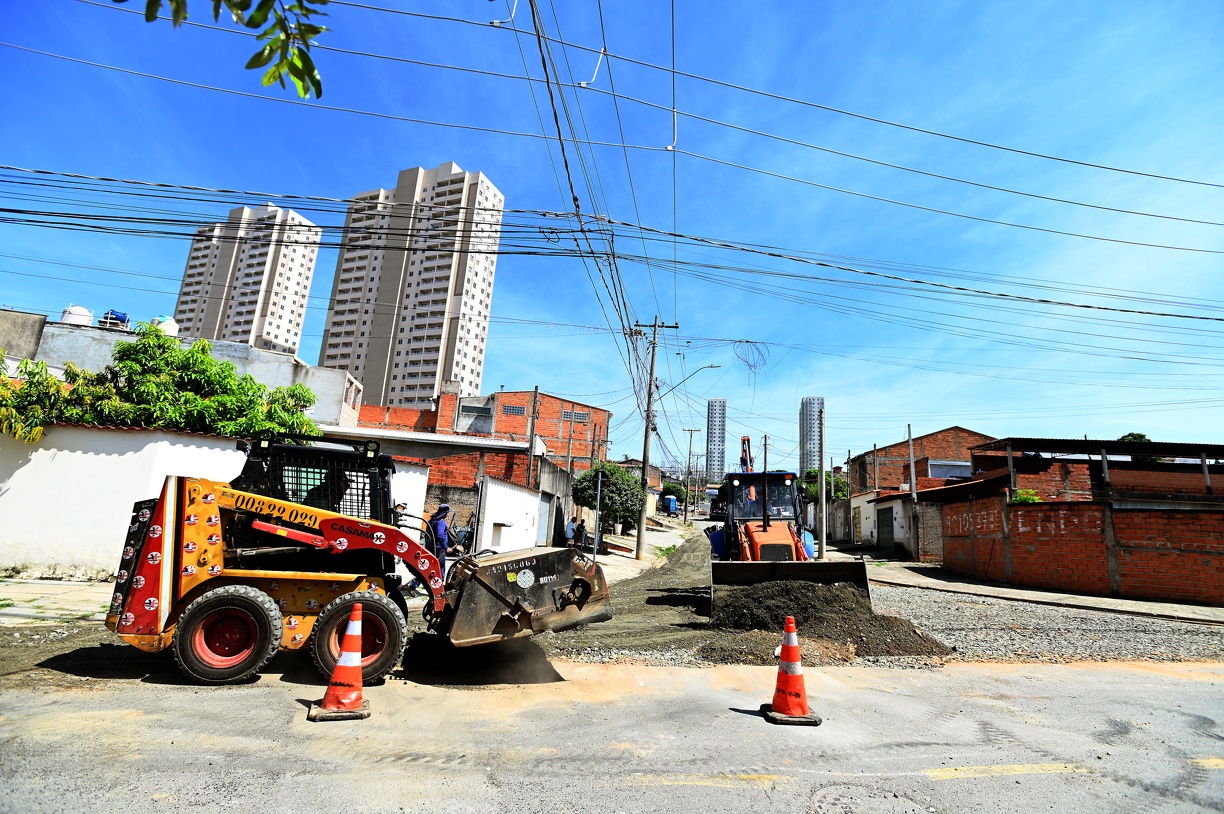 A fresagem do pavimento é a primeira etapa do serviço 