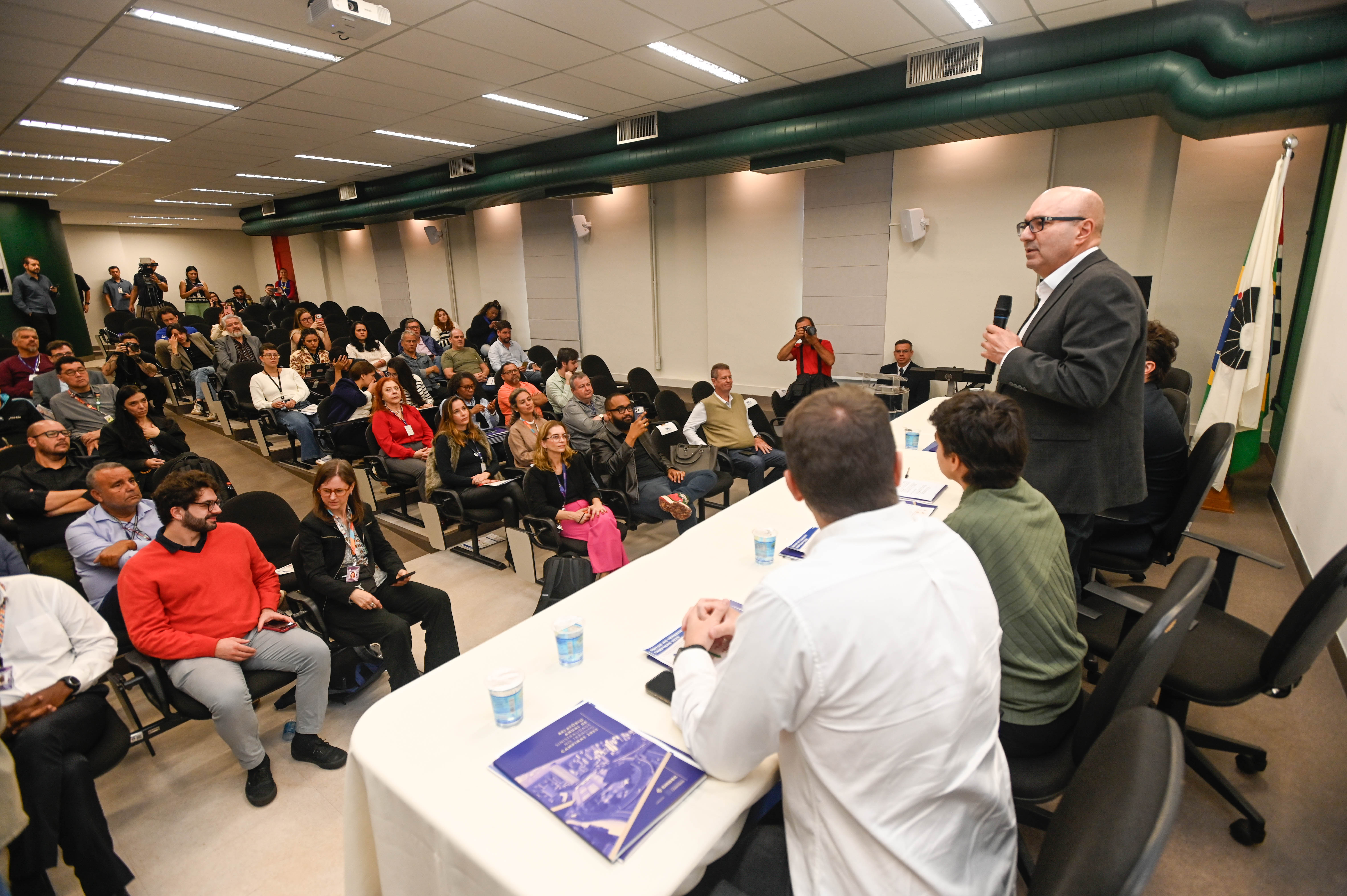 “É uma política pública desafiadora enfrentar as metas de redução de mortes no trânsito. (...) Enquanto tivermos uma morte no trânsito, não podemos comemorar”, enfatizou o prefeito Dário Saadi
