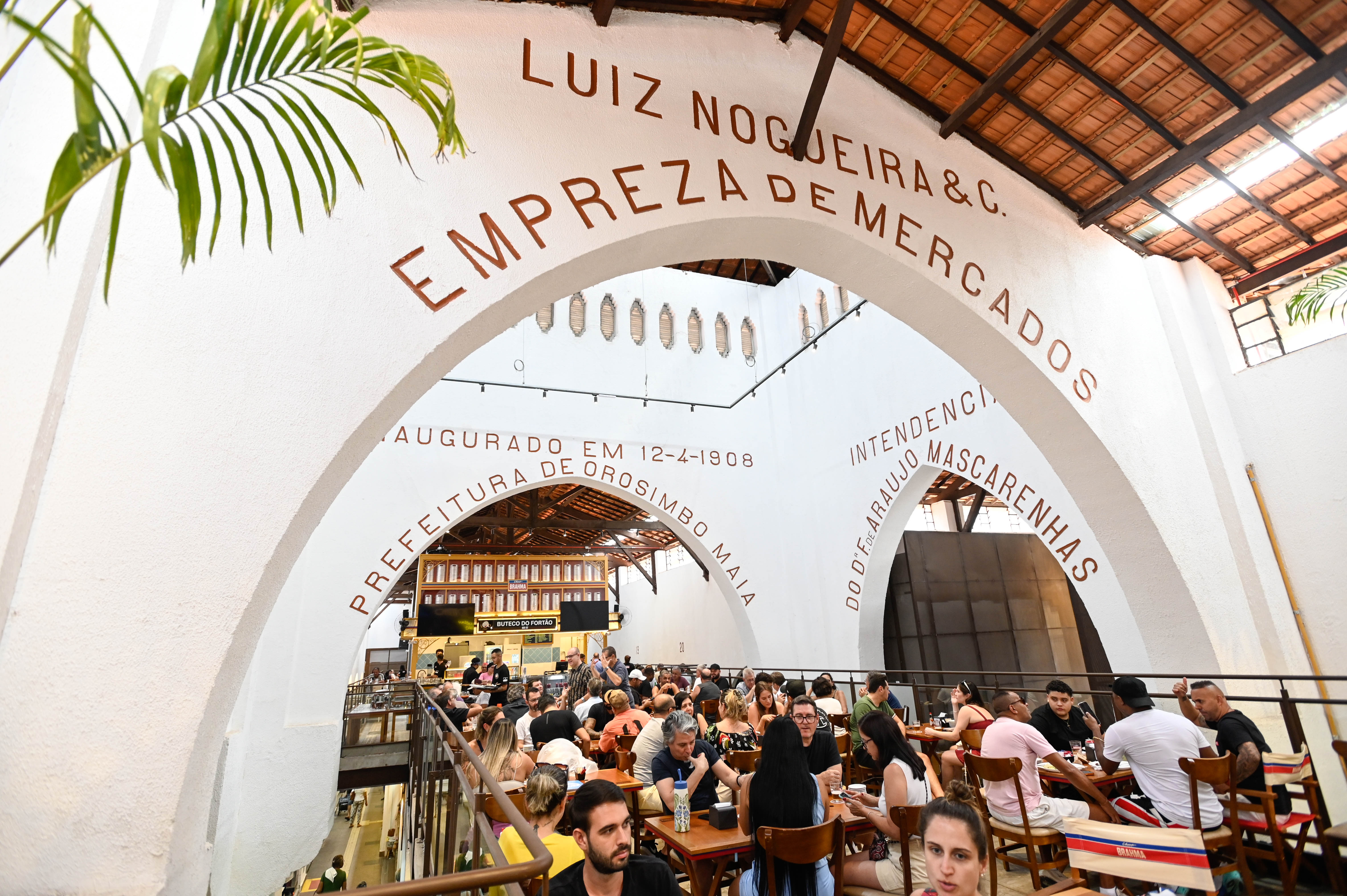 Mezanino abriga três restaurantes e funciona até mais tarde: opções de boa gastronomia