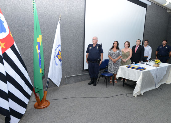 Mesa de autoridades no momento do Hino Nac