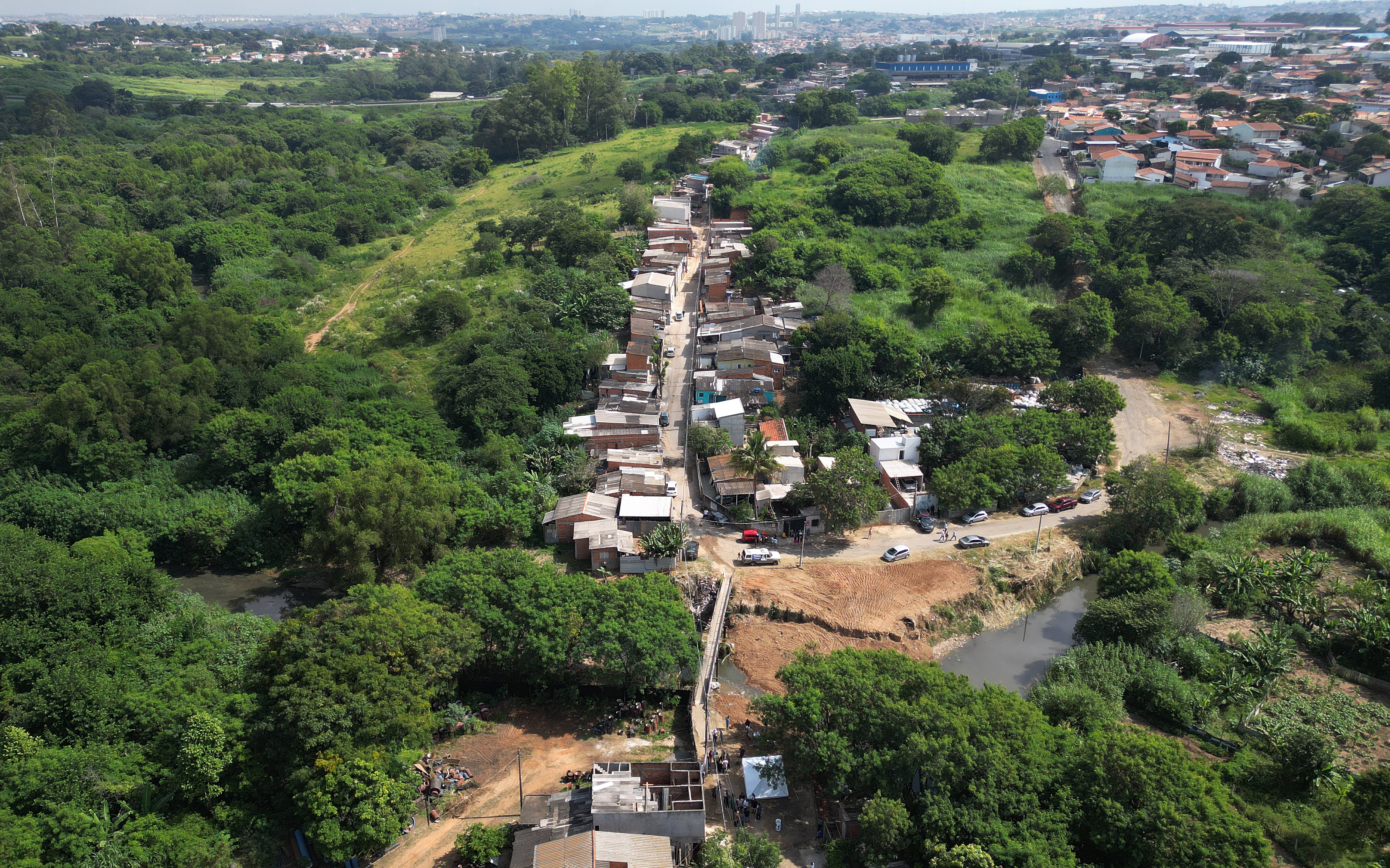 A execução da nova etapa permitirá ampliar a estrutura existente e melhorar as condições de escoamento das águas ao longo do trecho