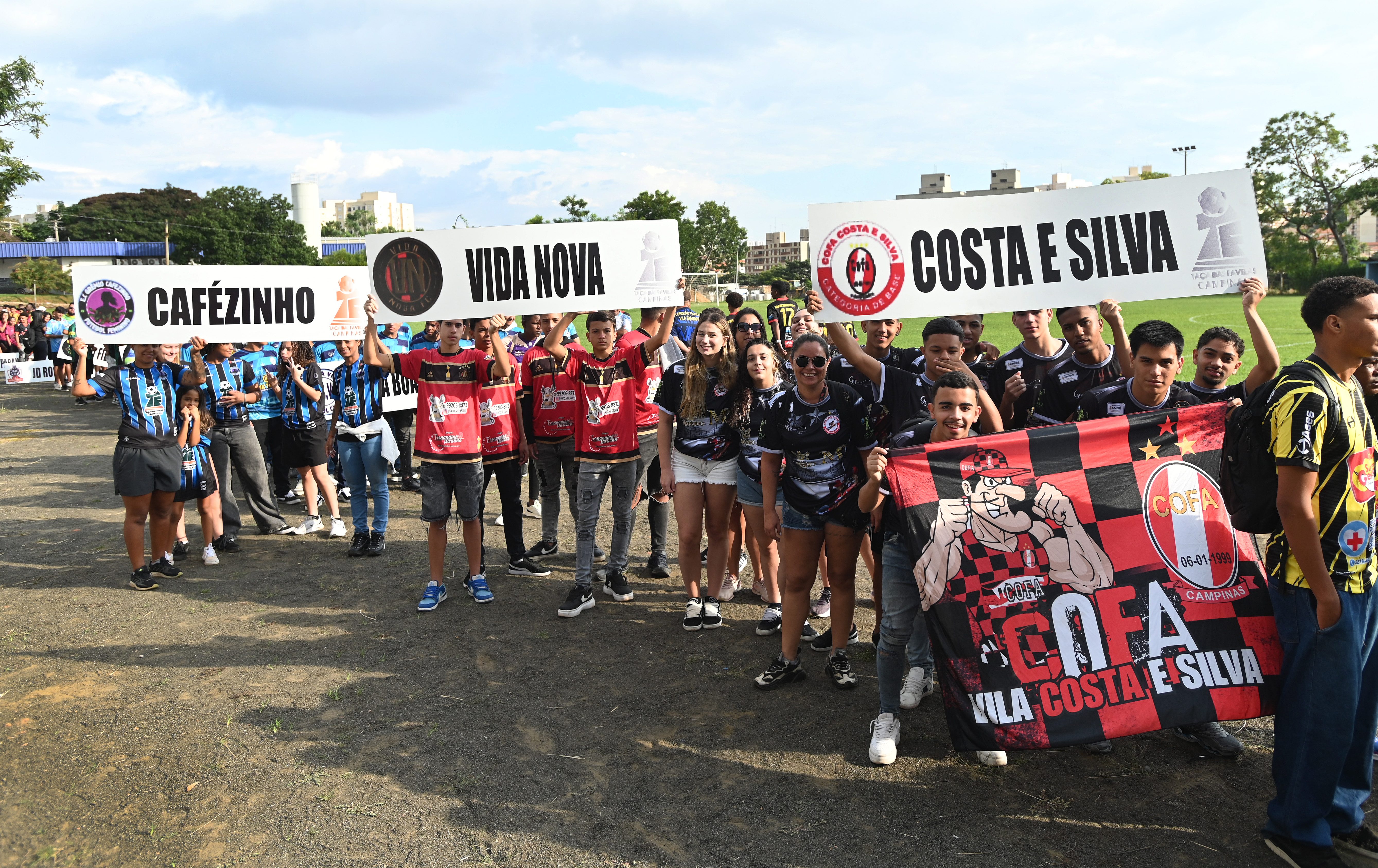 Cada partida tem 60 minutos, sendo dois tempos de 30 minutos cada um; se terminar em empate, disputa vai para pênaltis