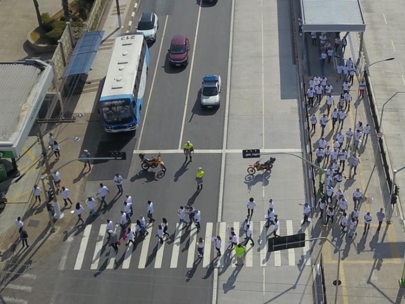 Colaboradores da empresa estavam com camisetas do Maio Amarelo