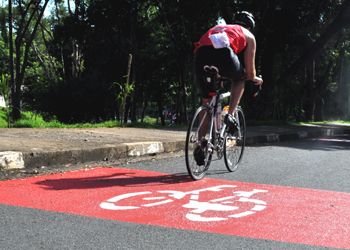 Andar de bicicleta é bom programa para o fim de semana ensolarado