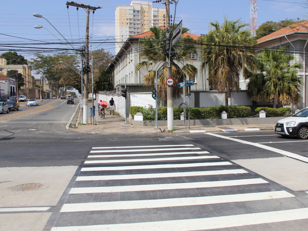 Acesso para a Avenida General Carneiro pela Avenida João Jorge está fechado por causa de obras da Sanasa