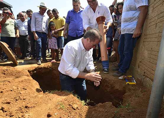 Jonas com a mão na massa